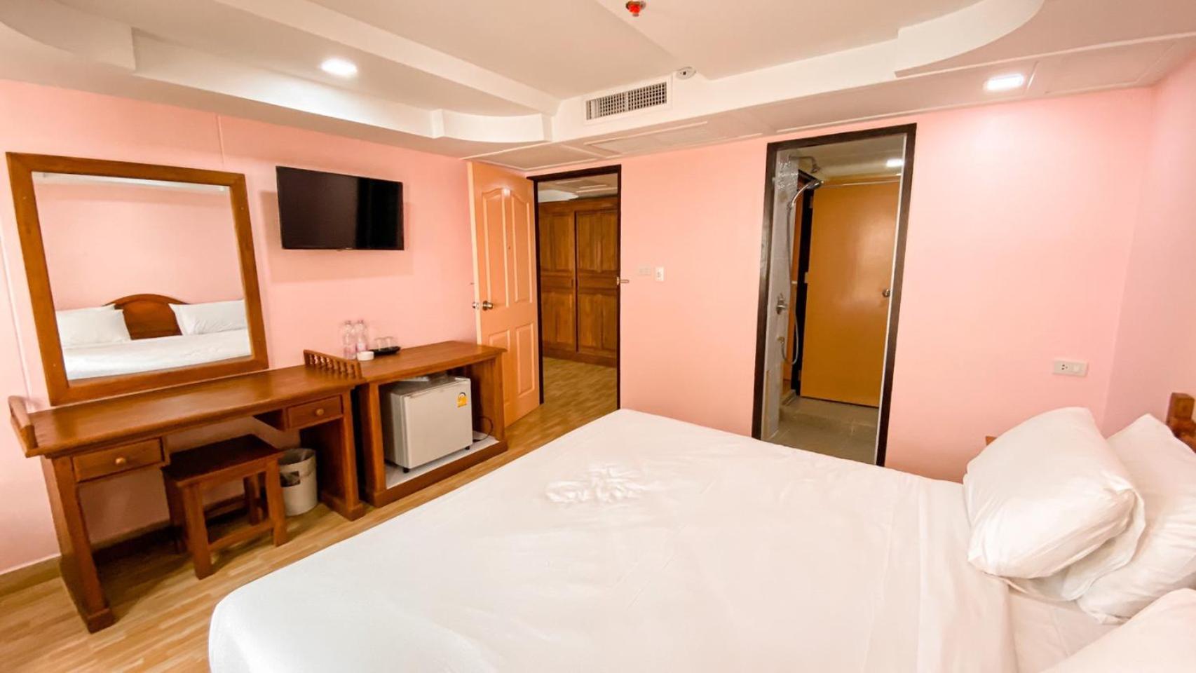 Standard Triple Room - Photo 9