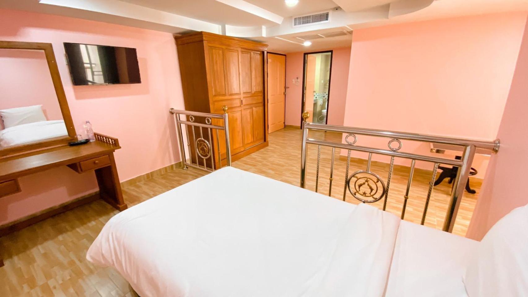 Standard Triple Room - Photo 11