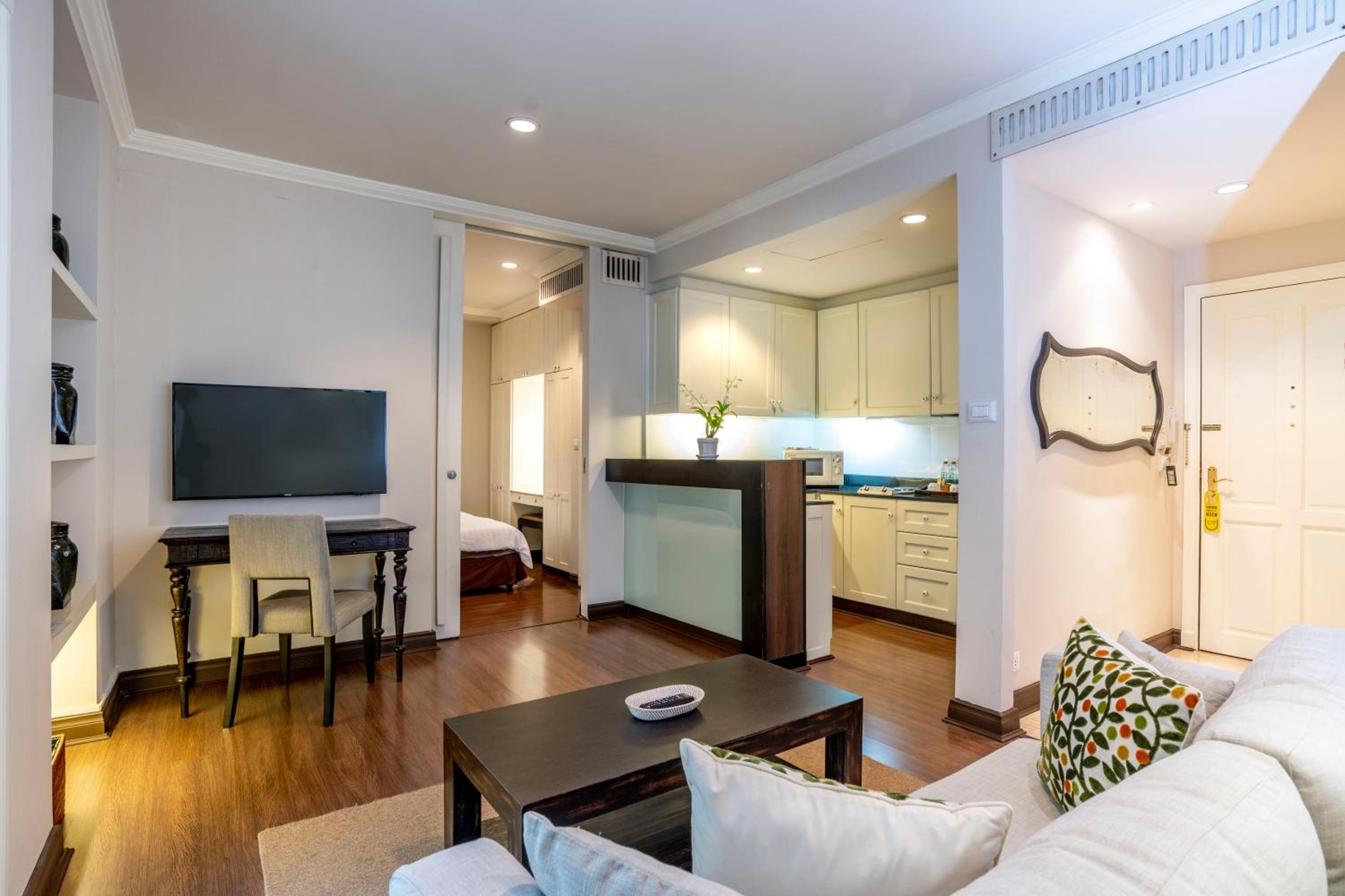 Studio Apartment photo 1
