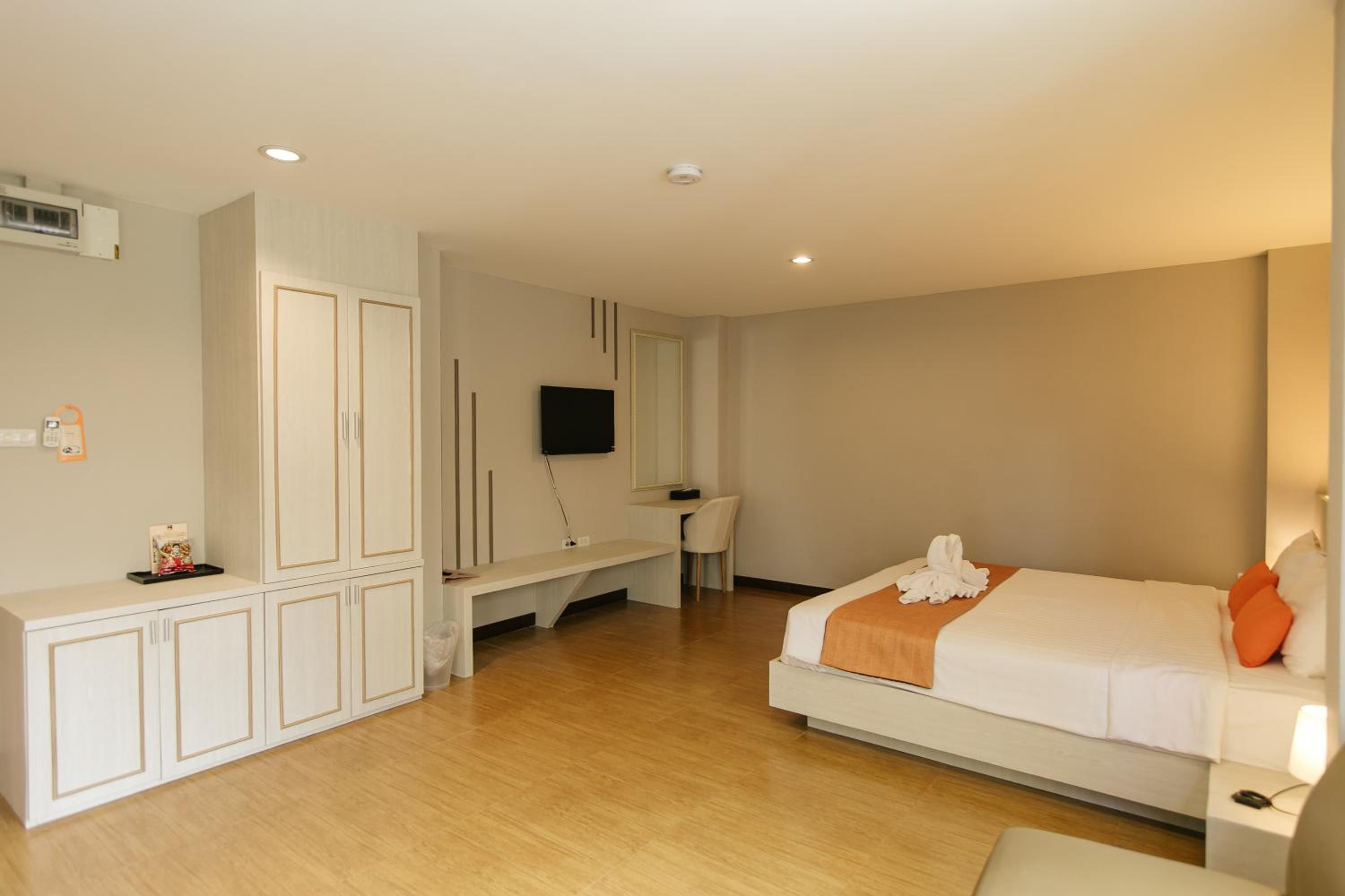 Deluxe Double Room - Photo 7
