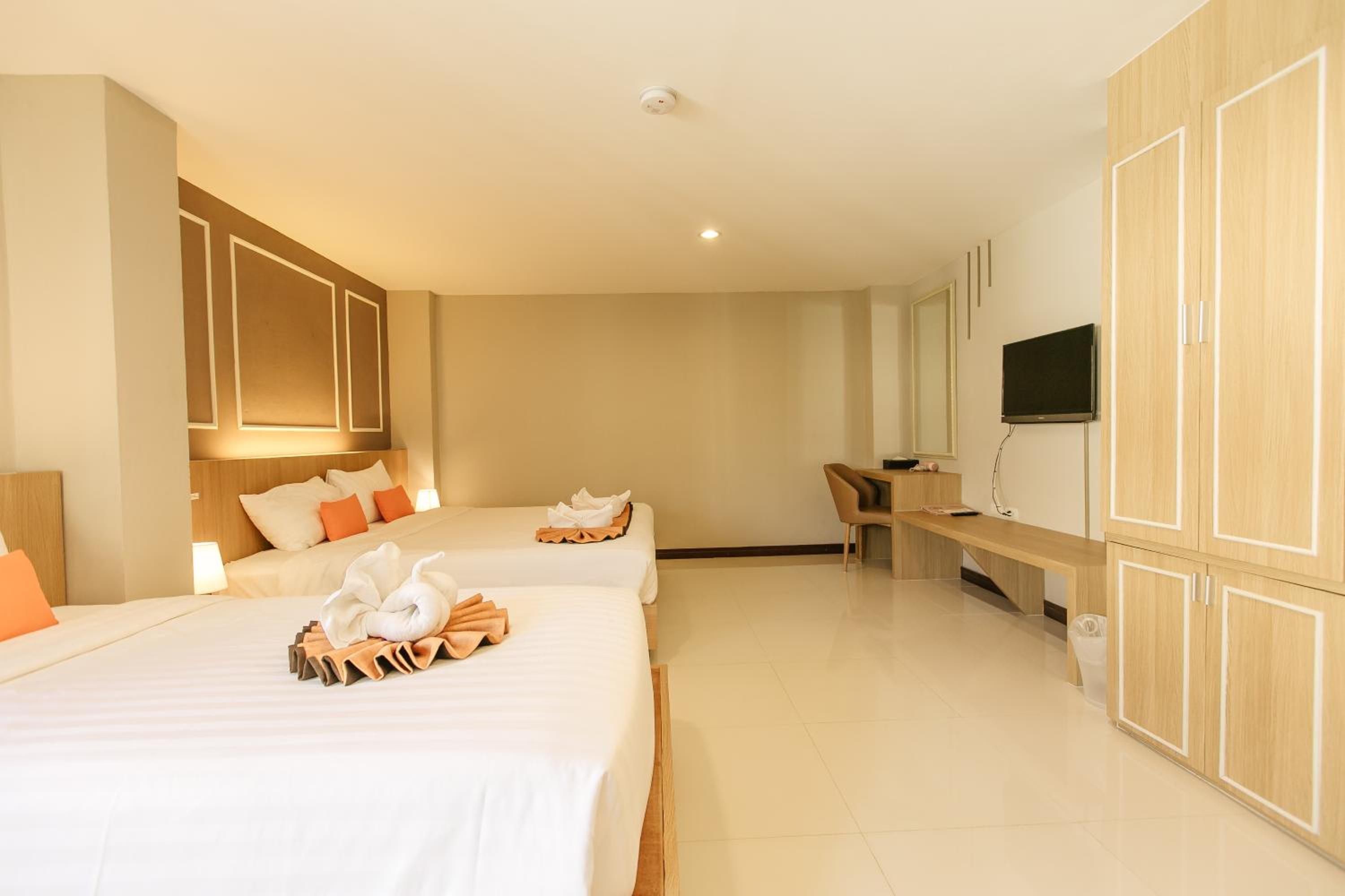 Deluxe Triple Room - Photo 8