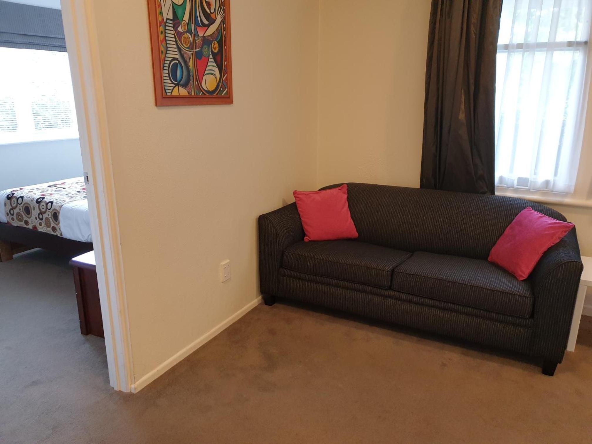 One-Bedroom Apartment - Photo 8