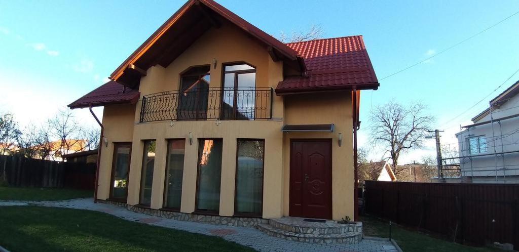 Villa - Photo 2