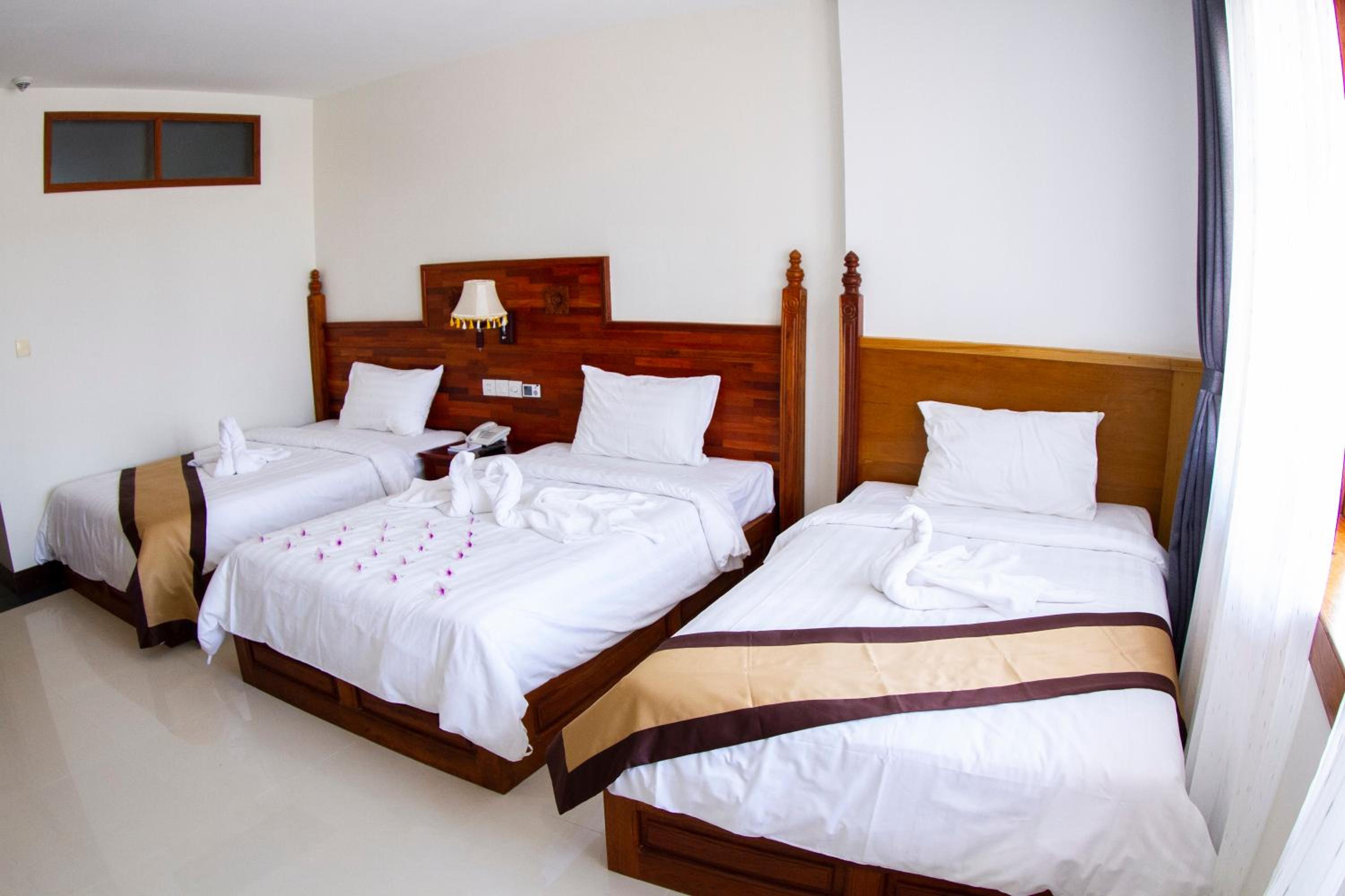 Deluxe Triple Room - Photo 10