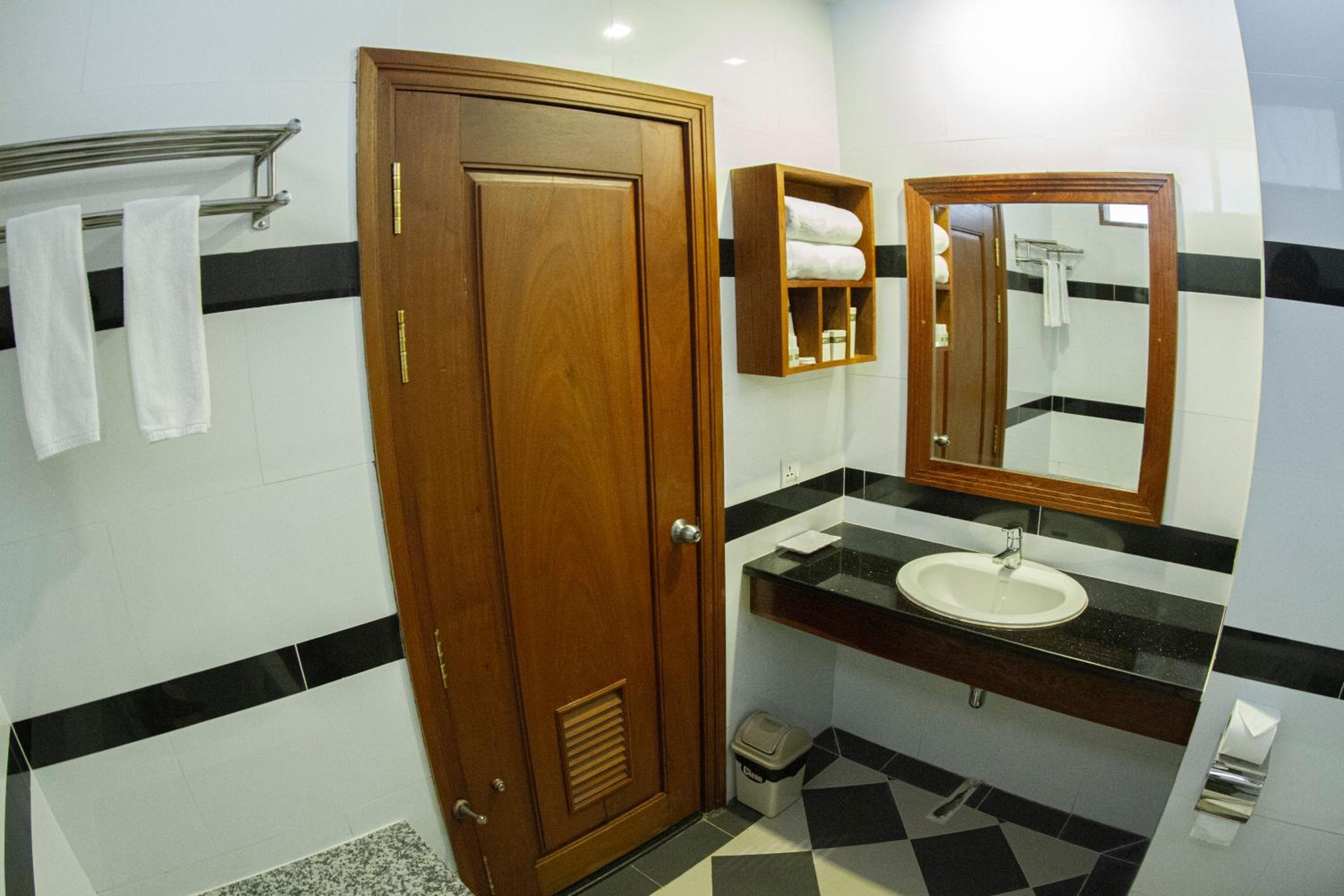 Deluxe Double Room - Photo 8