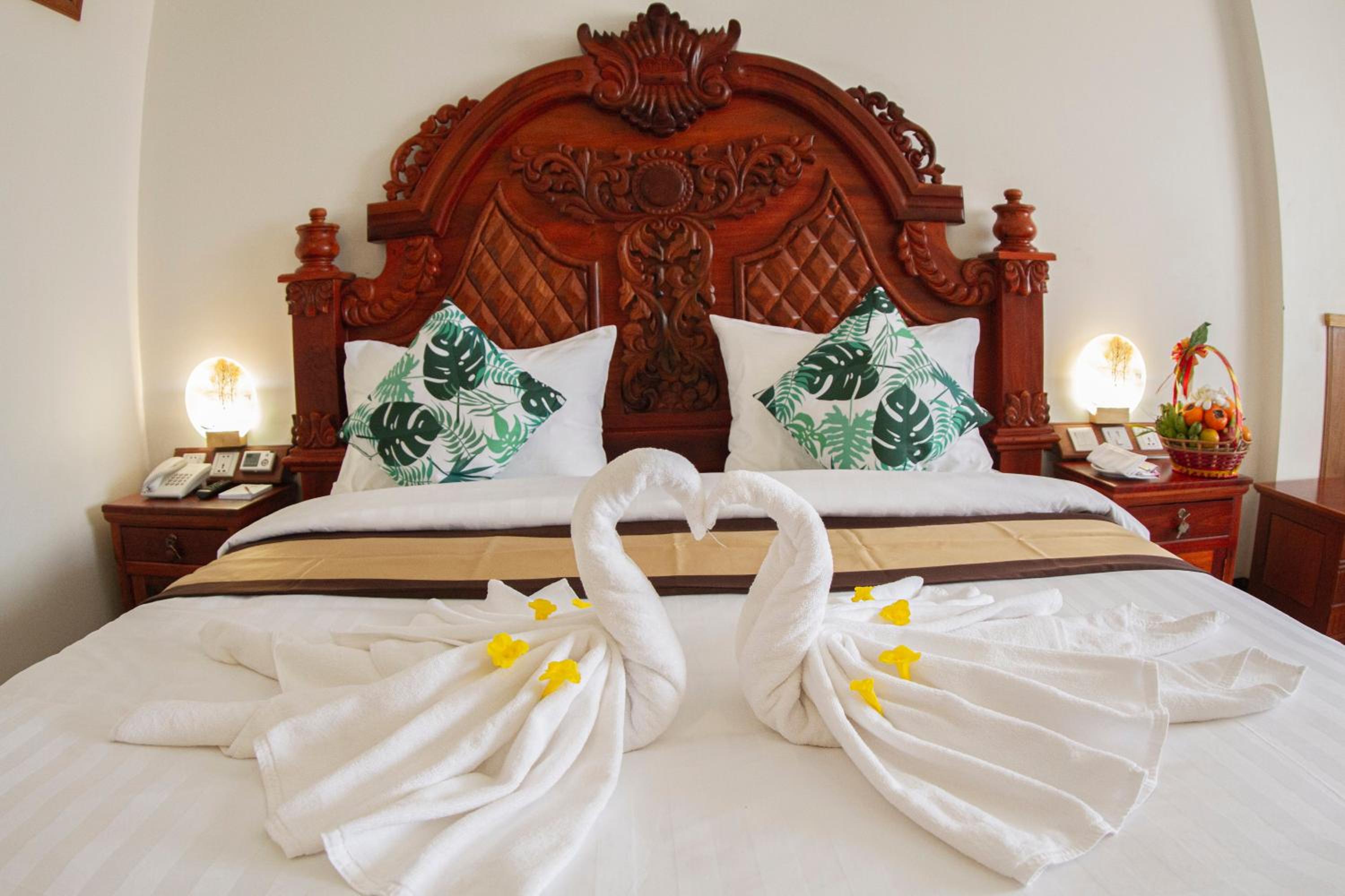 Executive Suite - Photo 9