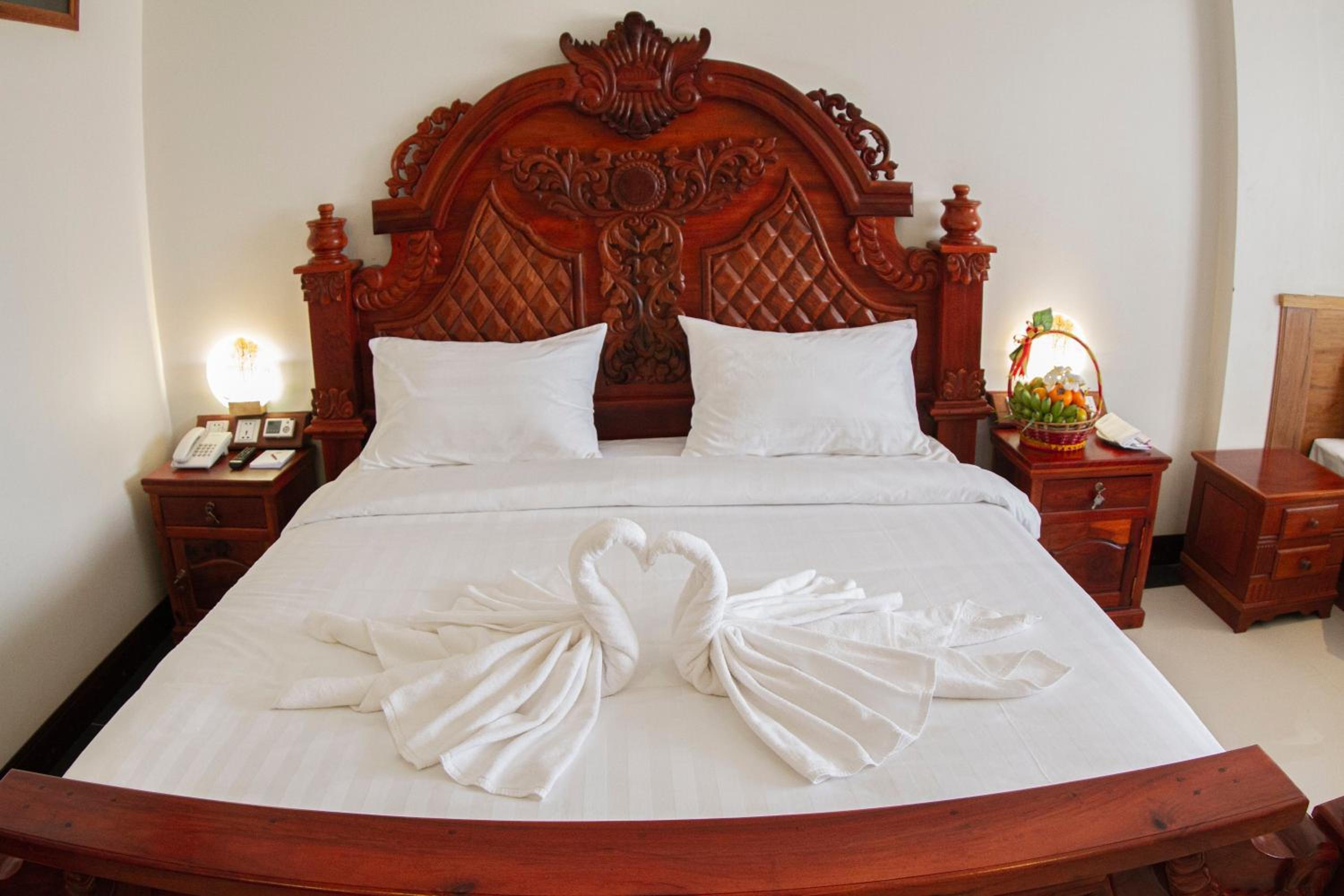 Executive Suite - Photo 11