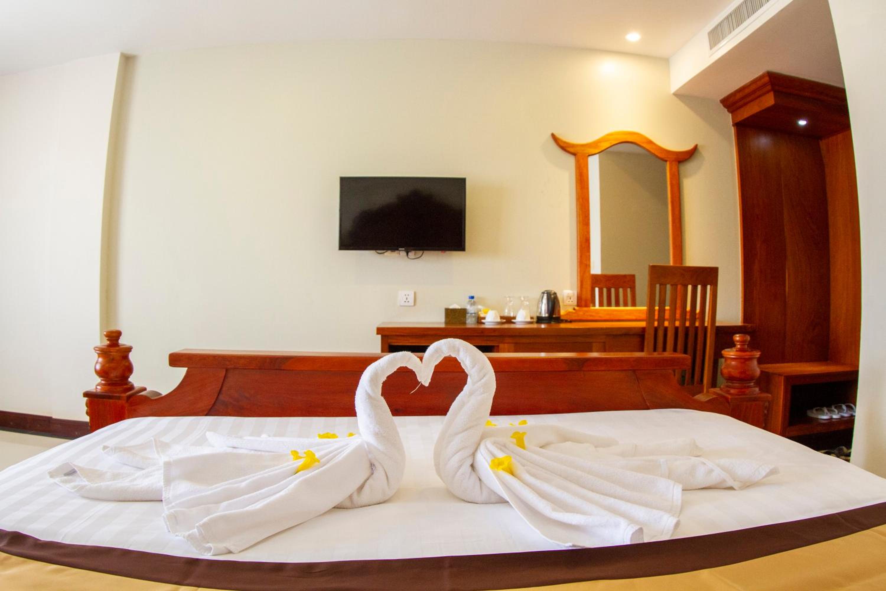 Executive Suite - Photo 7