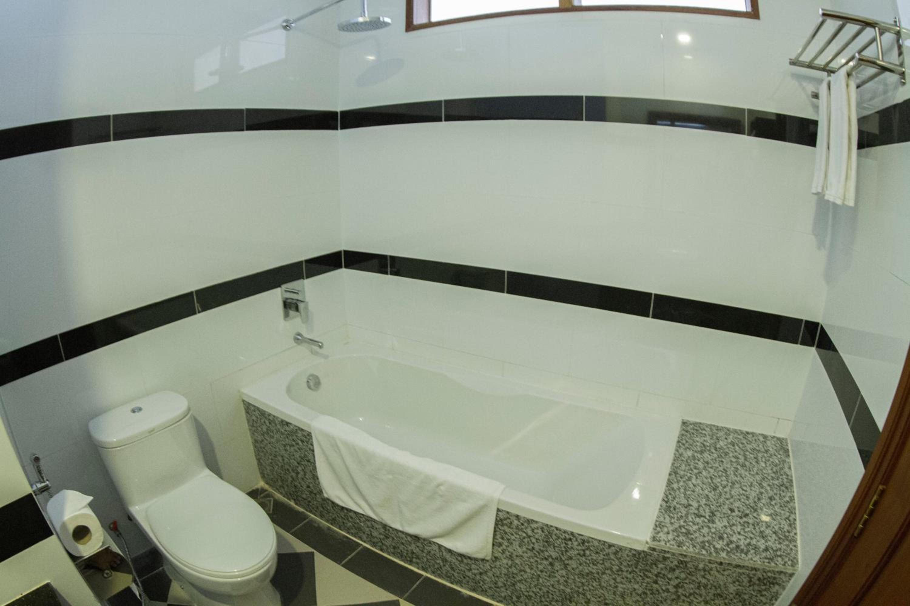 Deluxe Double Room - Photo 9