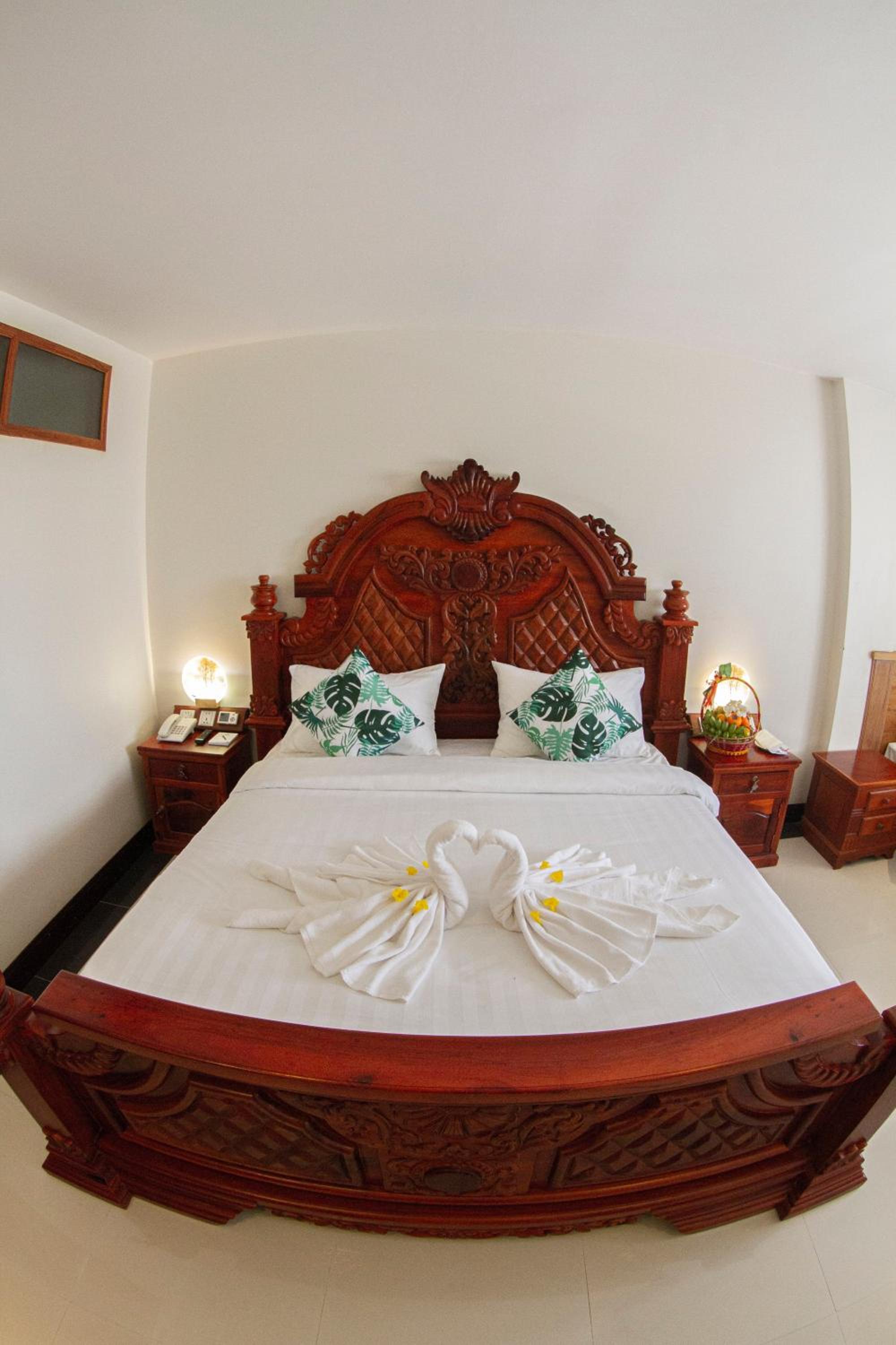Executive Suite - Photo 10