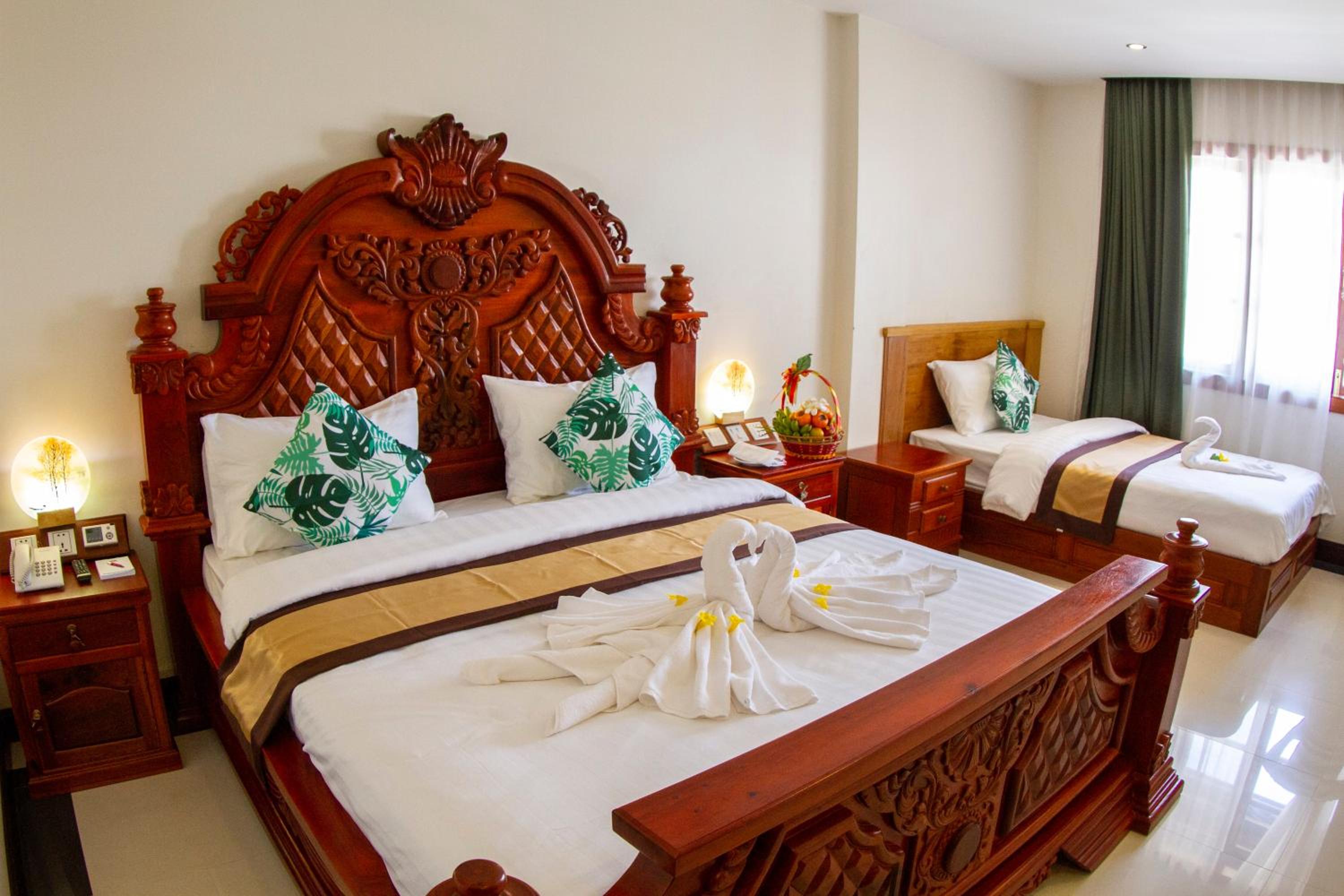 Executive Suite - Photo 8