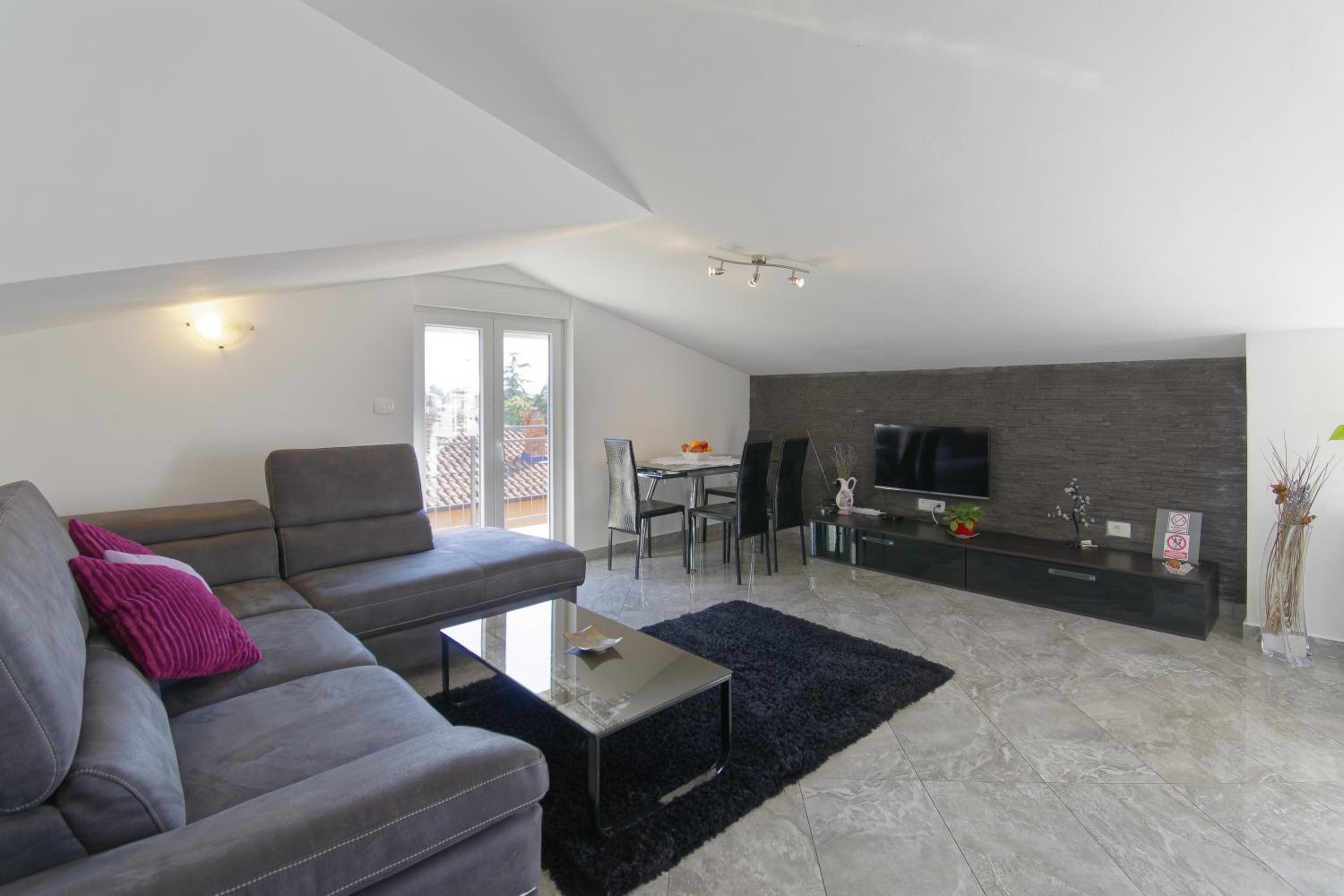 One Bedroom Apartment with Balcony photo 1