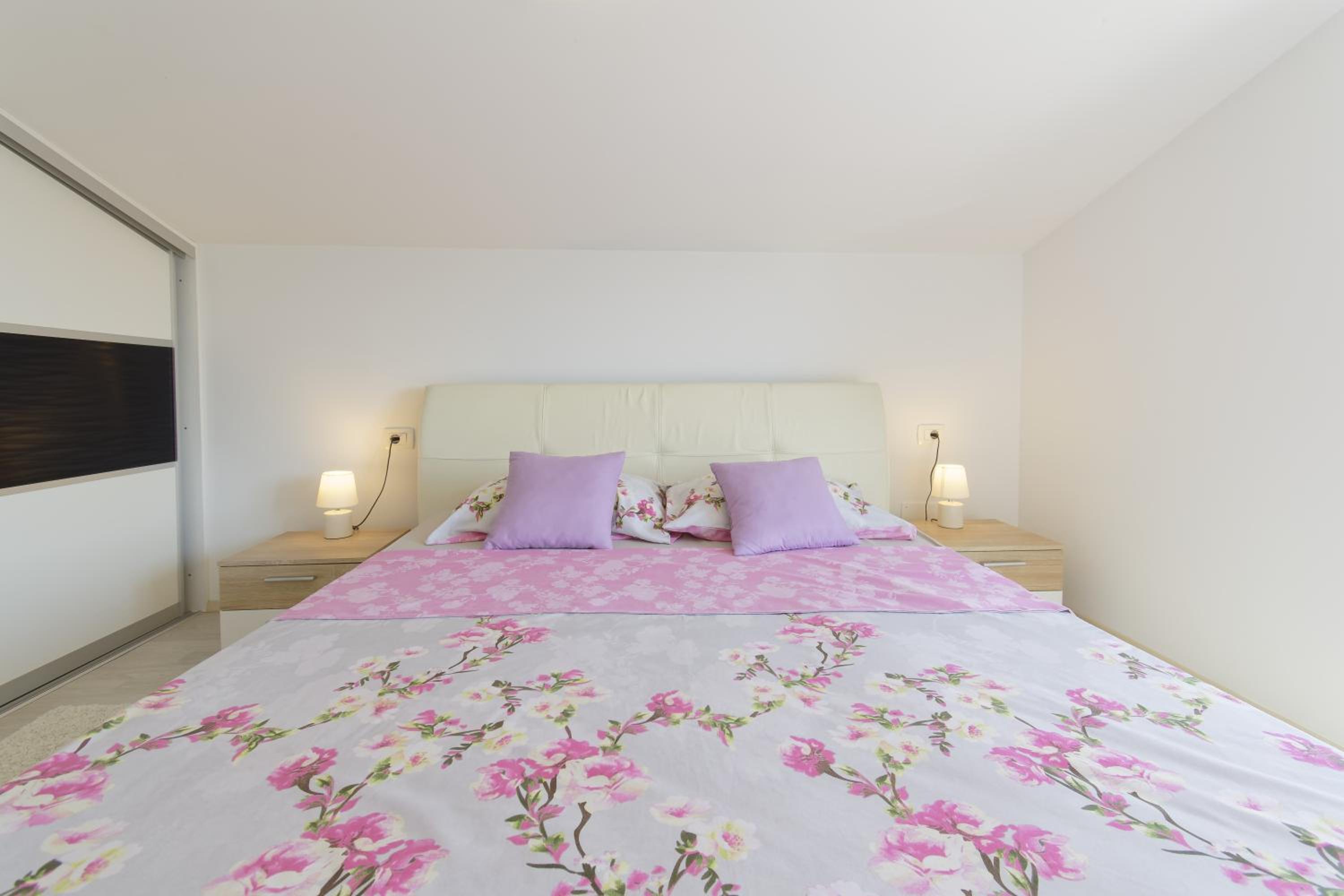 One Bedroom Apartment with Balcony photo 3