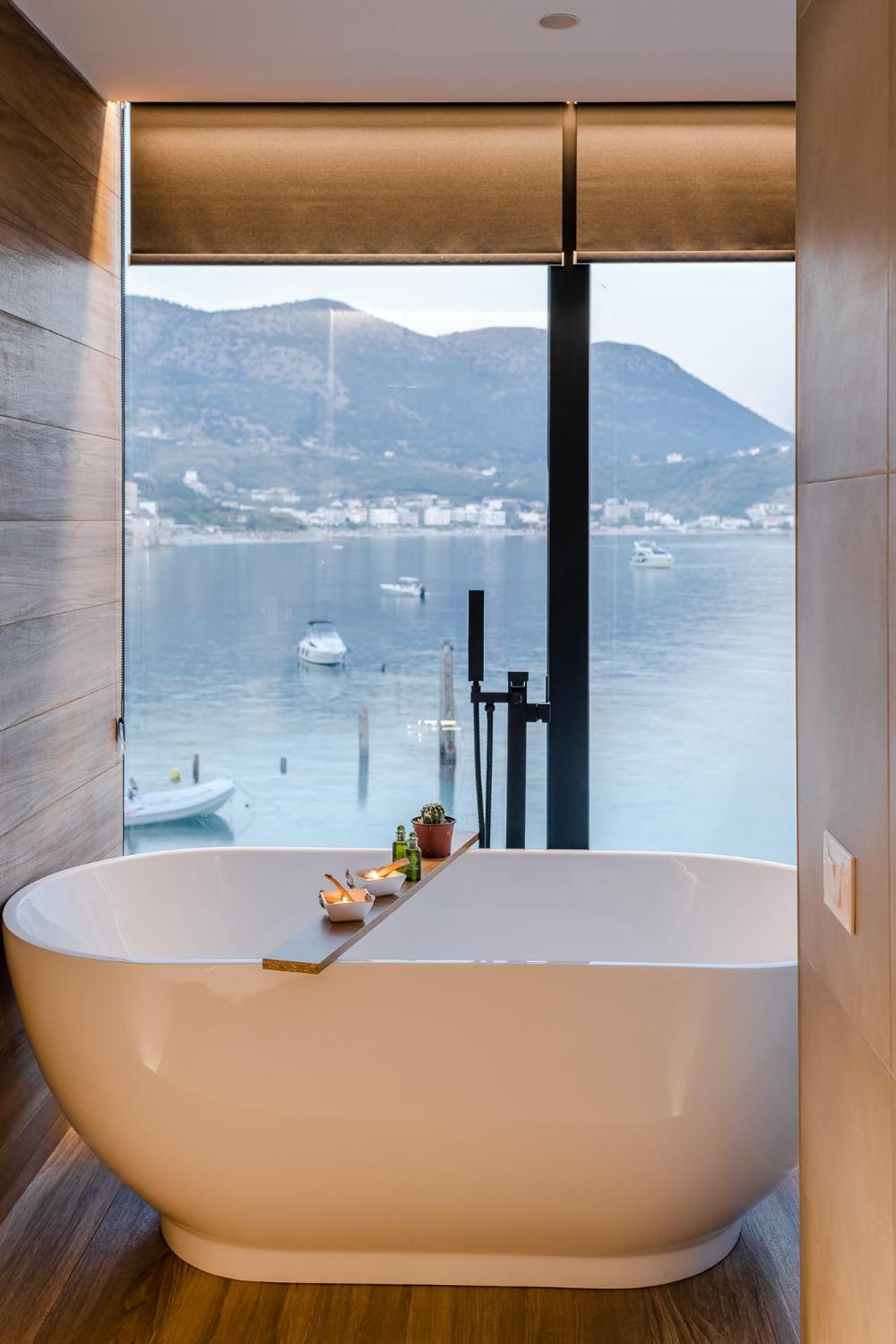 Deluxe Double Room with Sea View photo 3