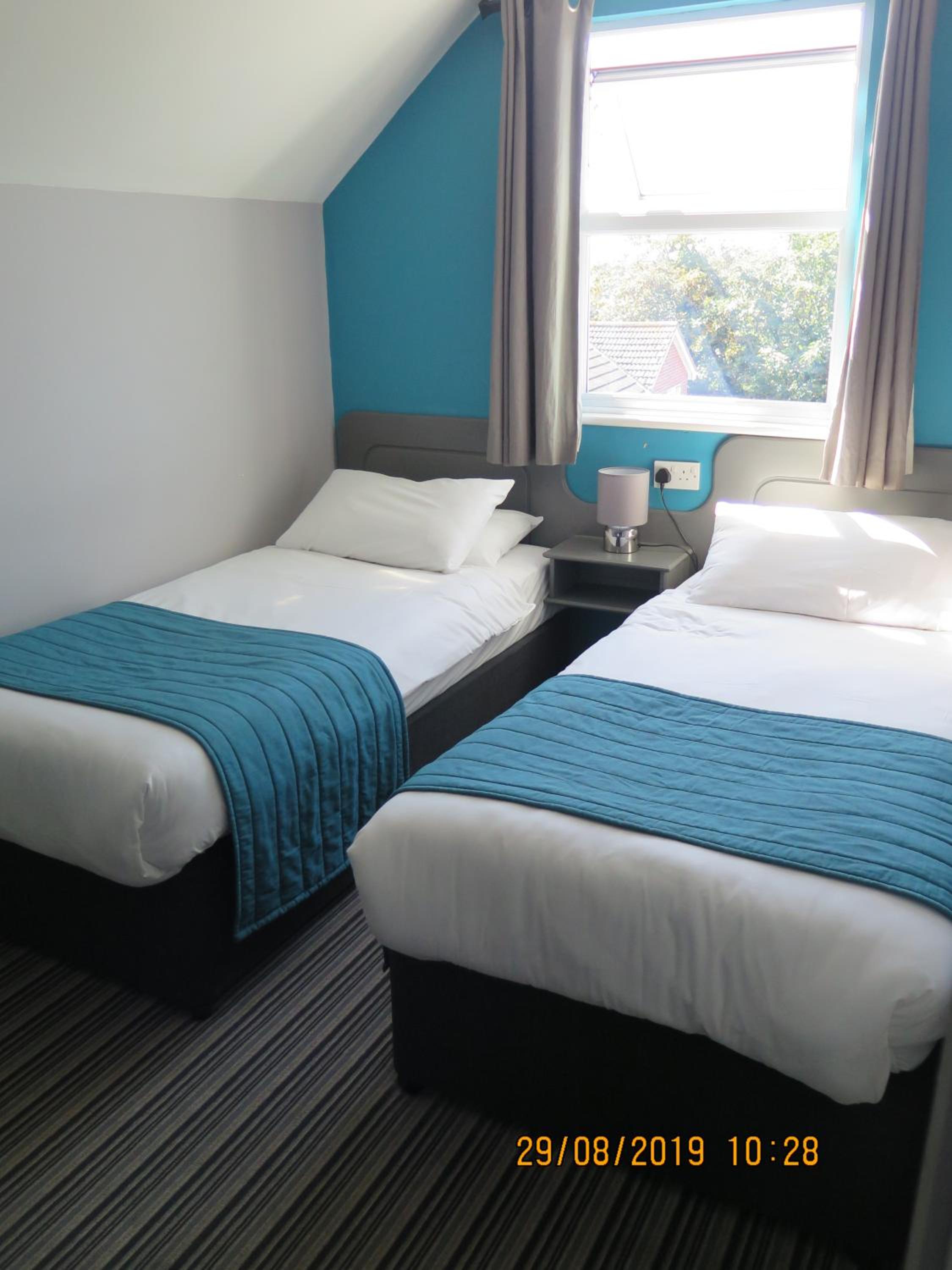 Twin Room with Private Bathroom photo 2
