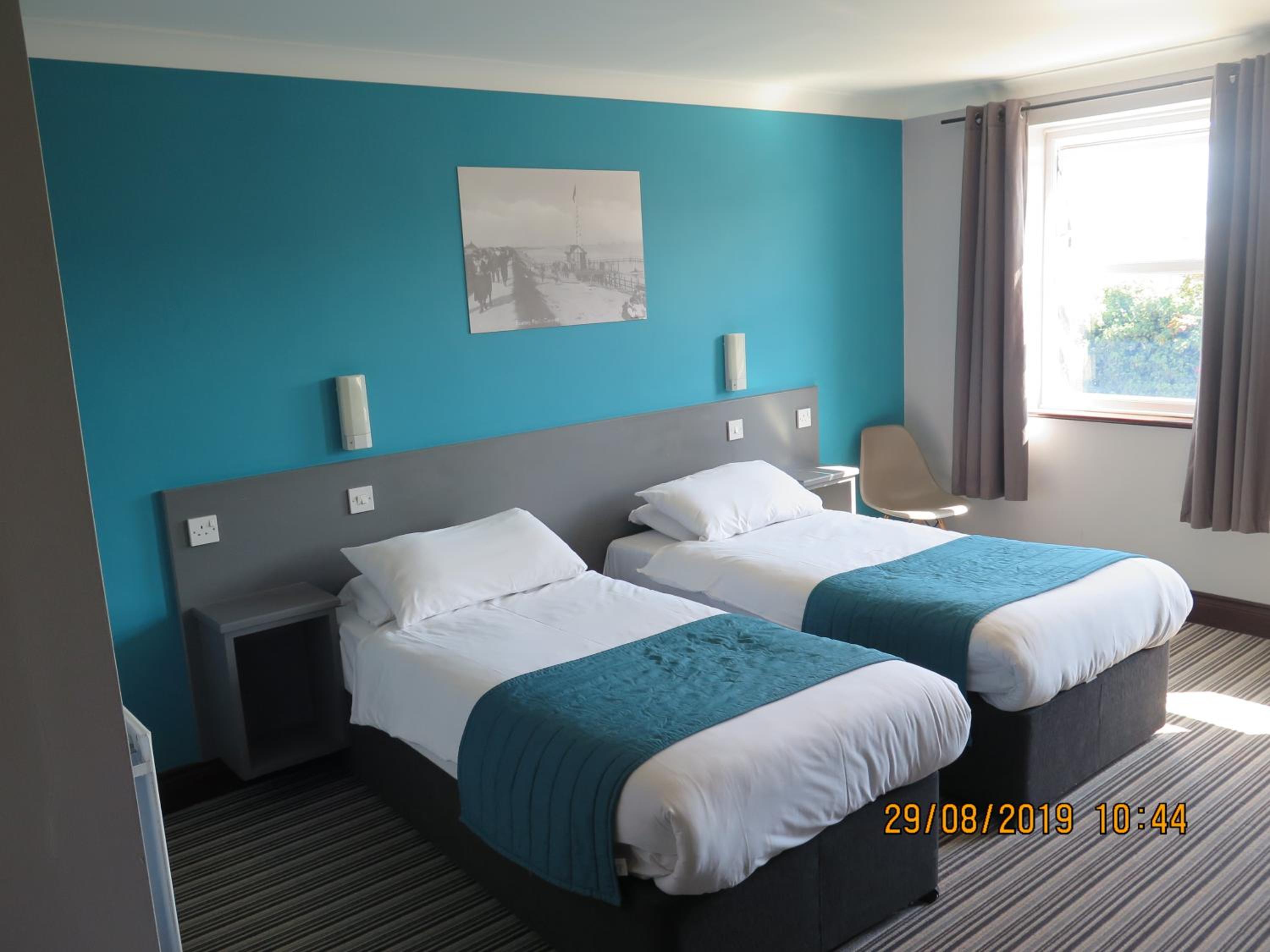 Twin Room with Private Bathroom photo 3