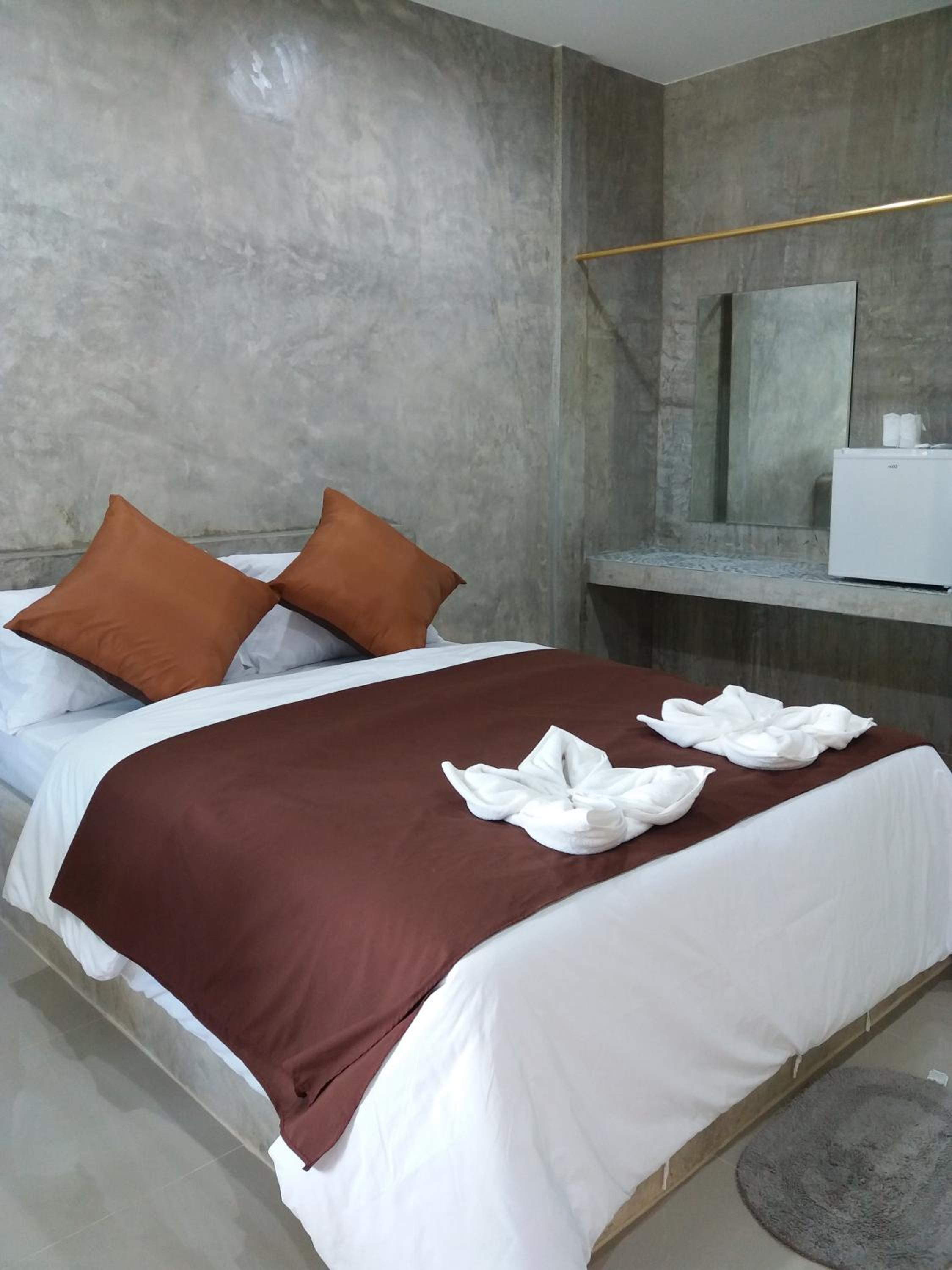 Queen Room with Balcony - Photo 1