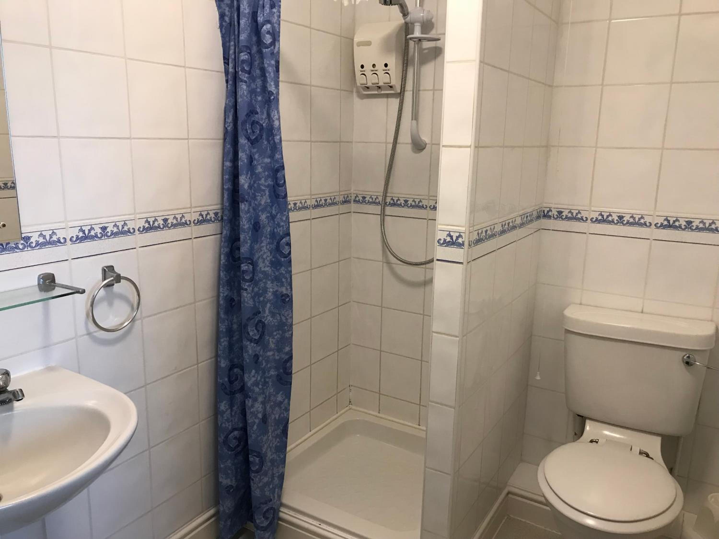 Twin Room with Shower photo 2