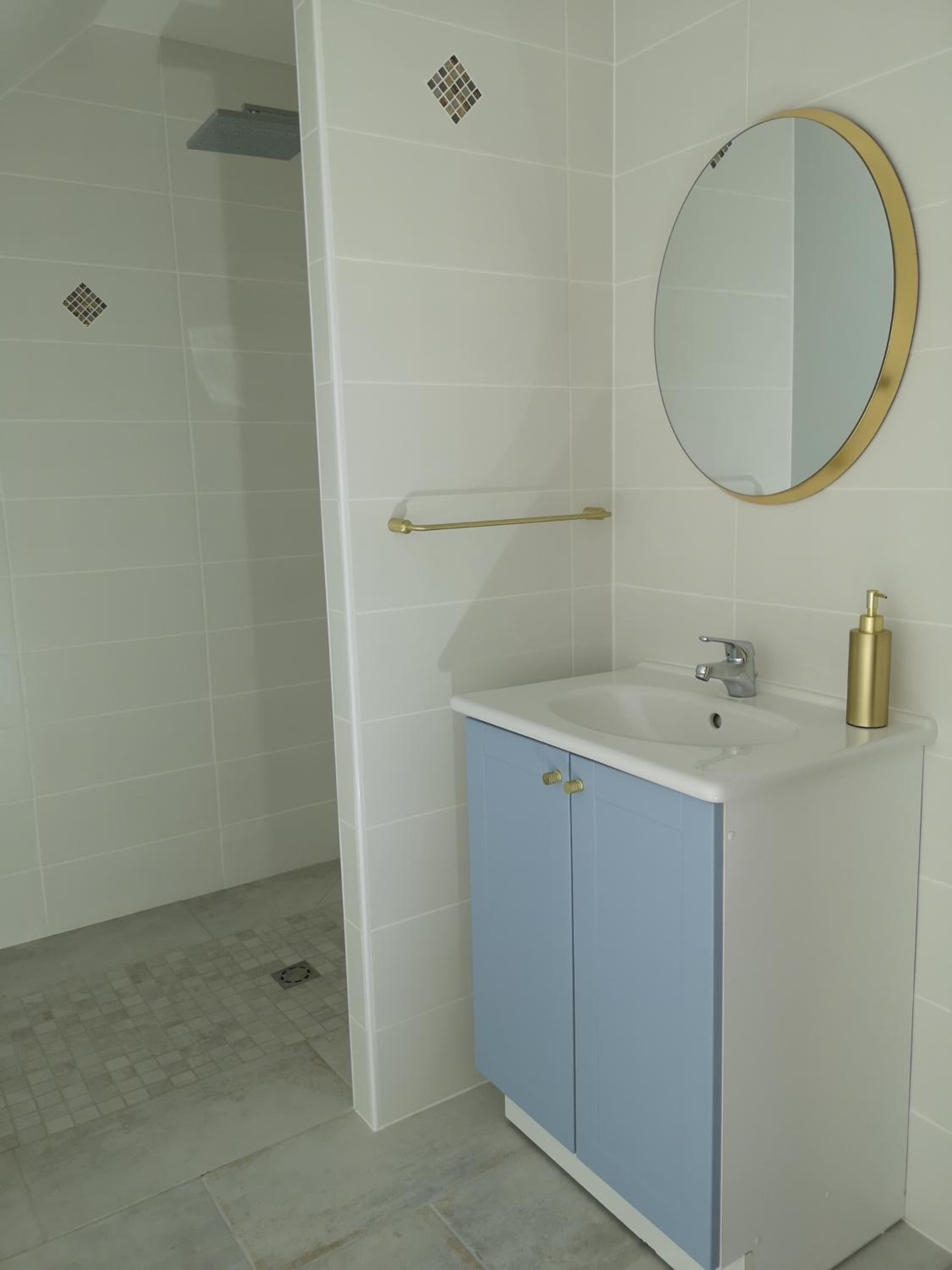 Quadruple Room with Private Bathroom - Photo 5