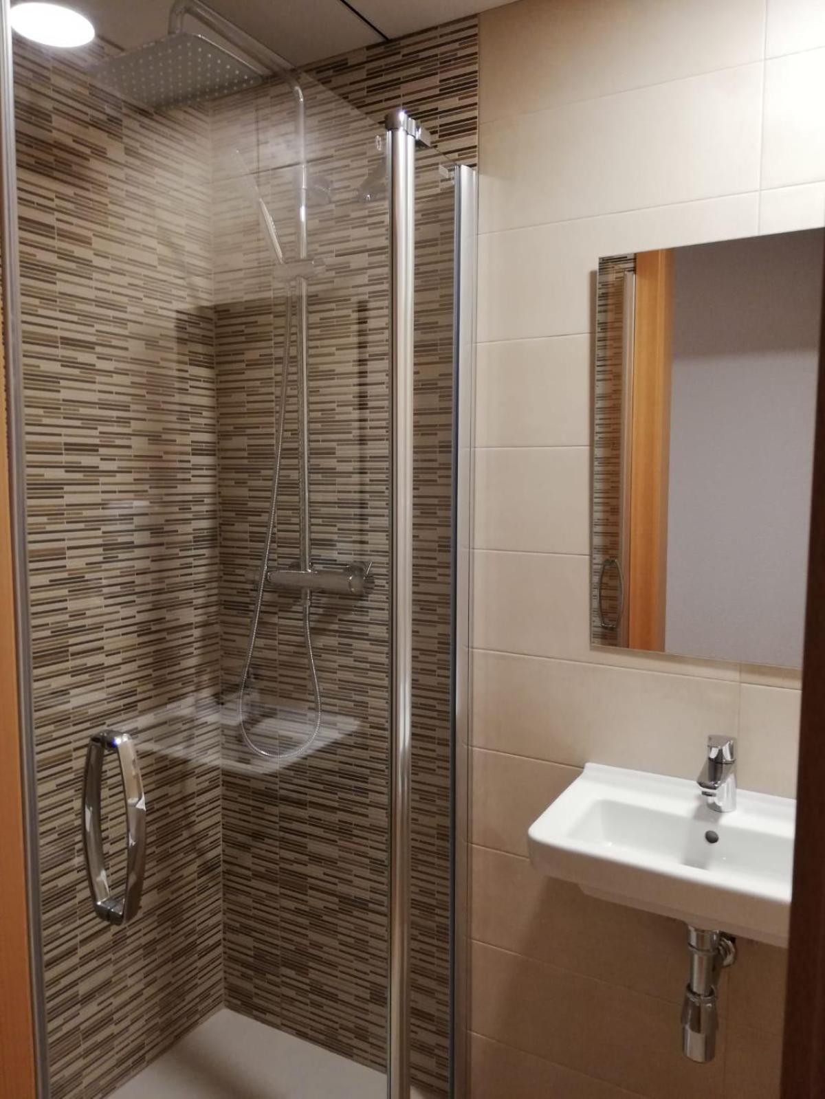 Single Room with Private Bathroom photo 2