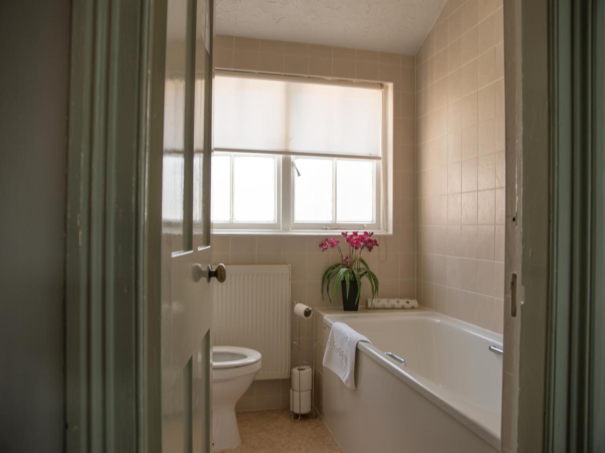 Twin Room with Private Bathroom photo 3