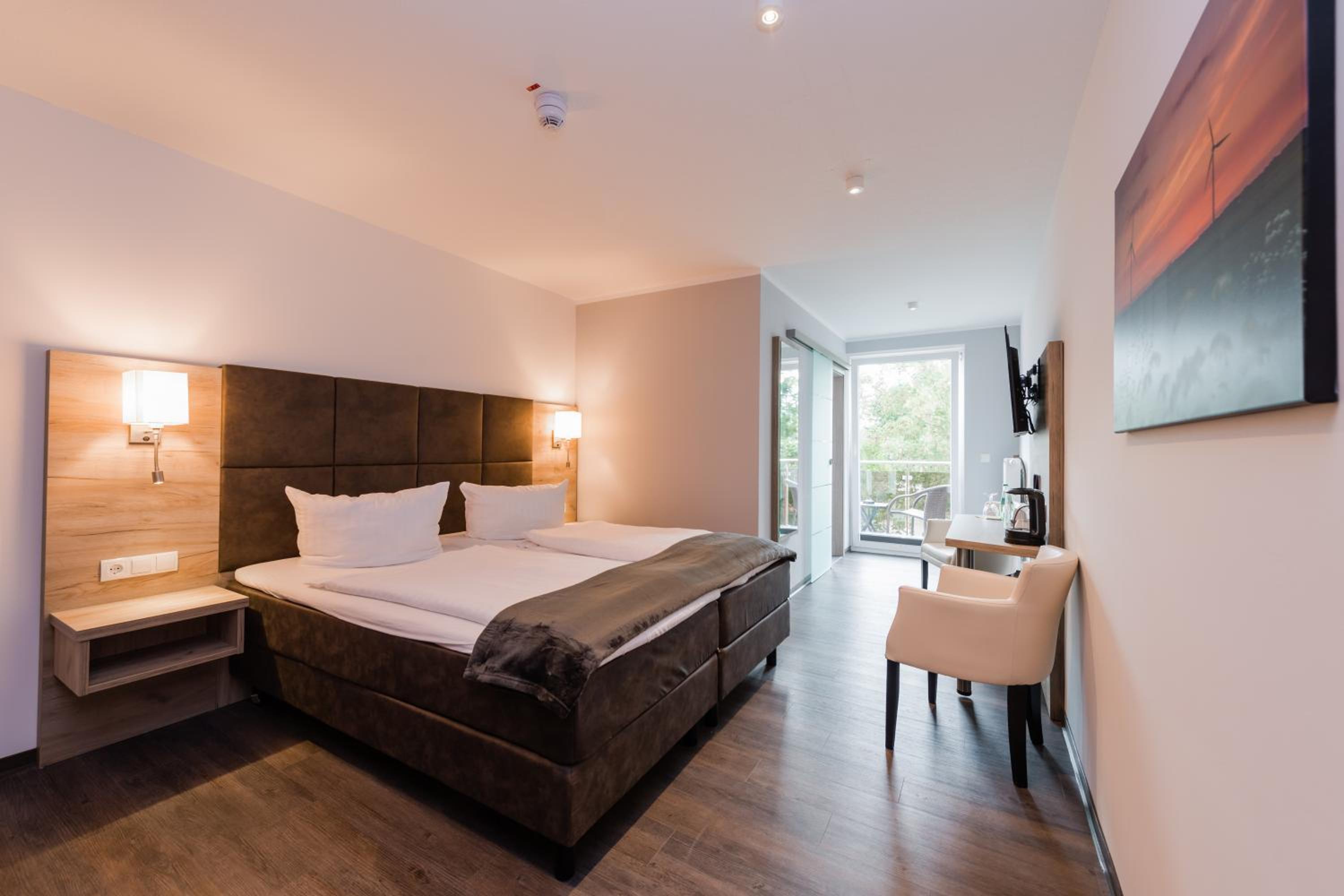 Deluxe Double Room with Balcony - Photo 16
