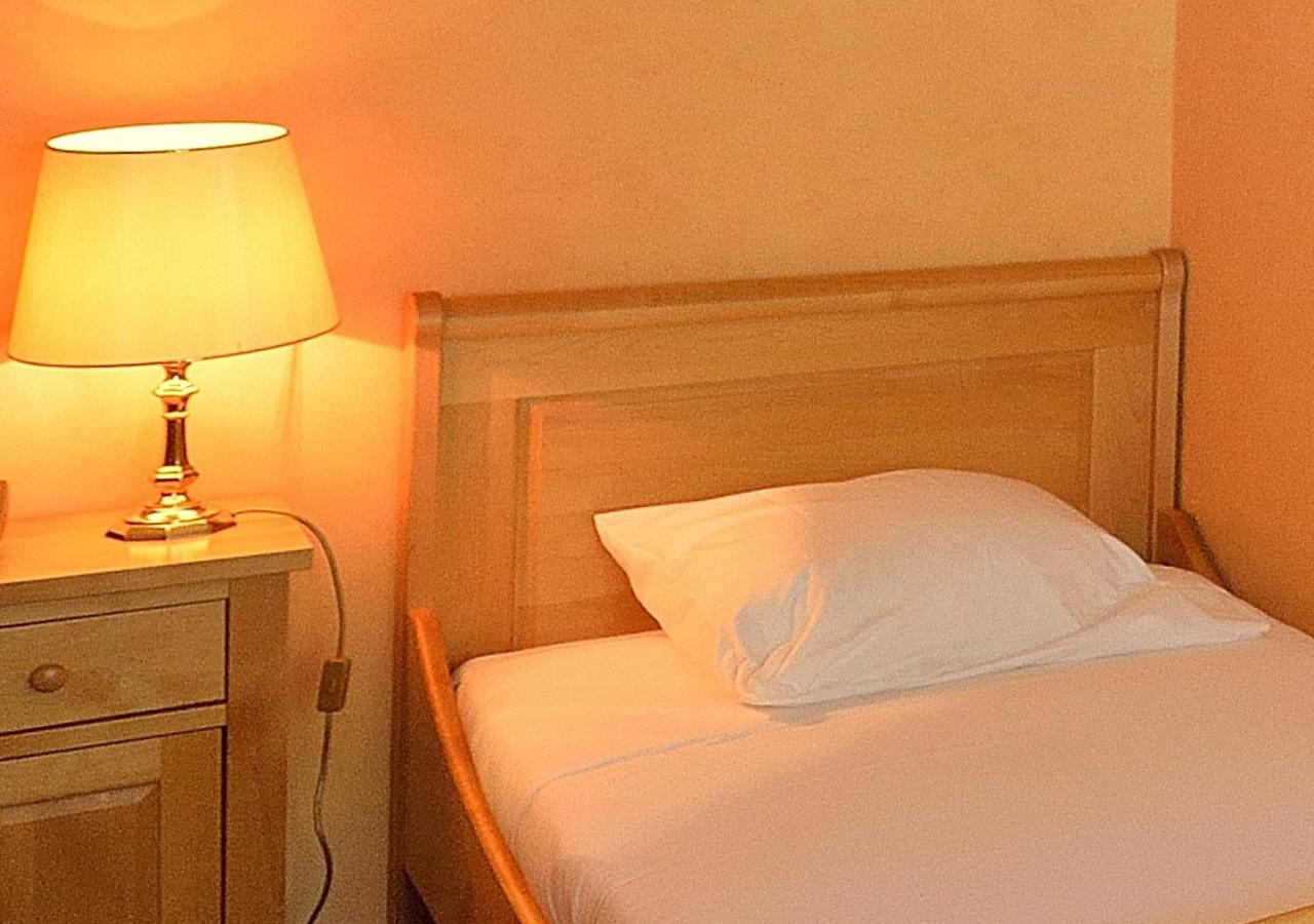 Standard Double Room - Photo 6