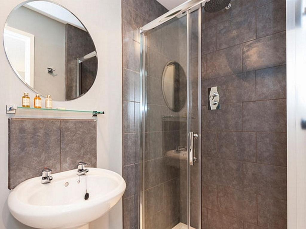 Twin Room with Shower photo 3