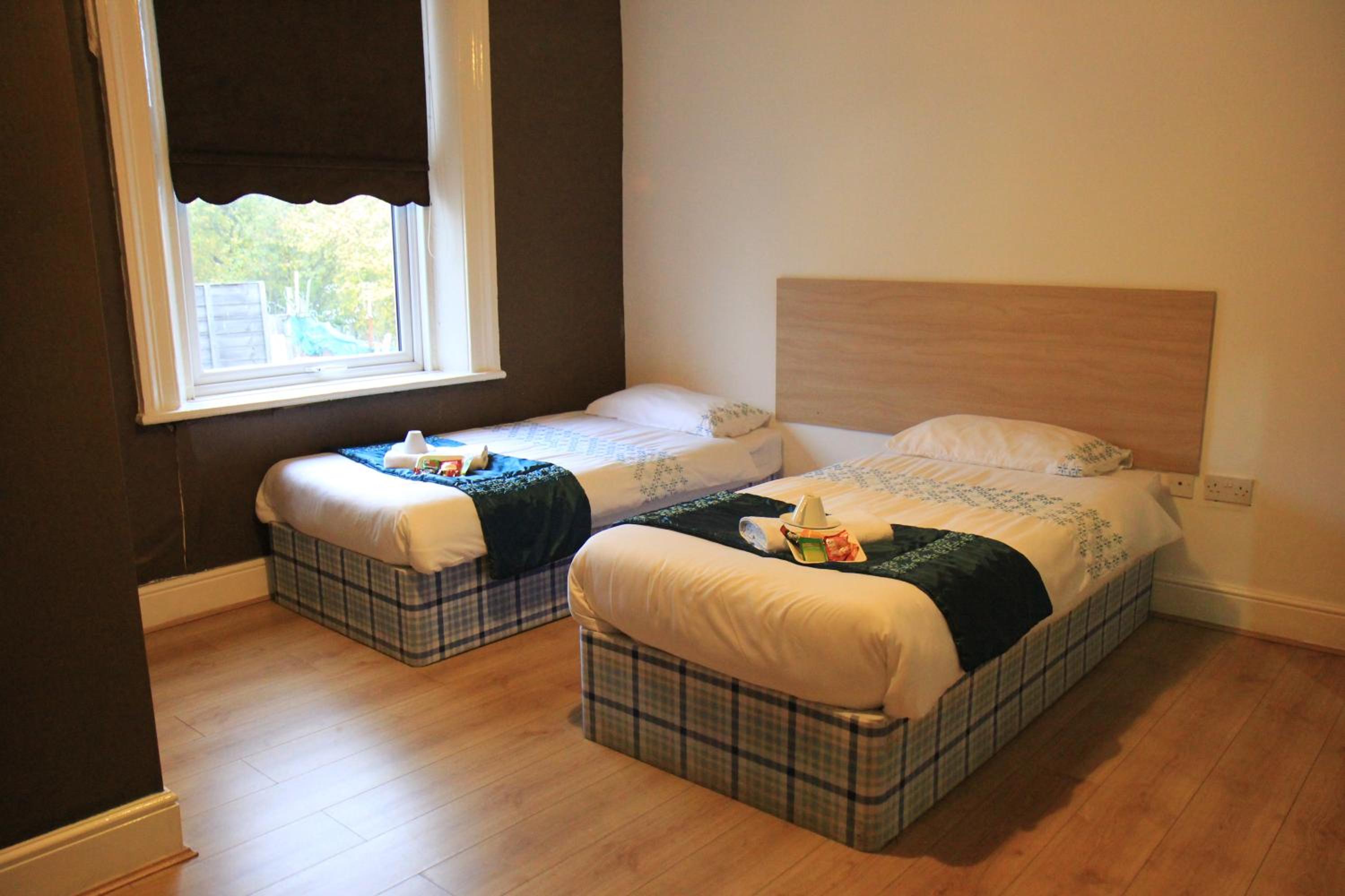Standard Twin Room with Shared Bathroom photo 3