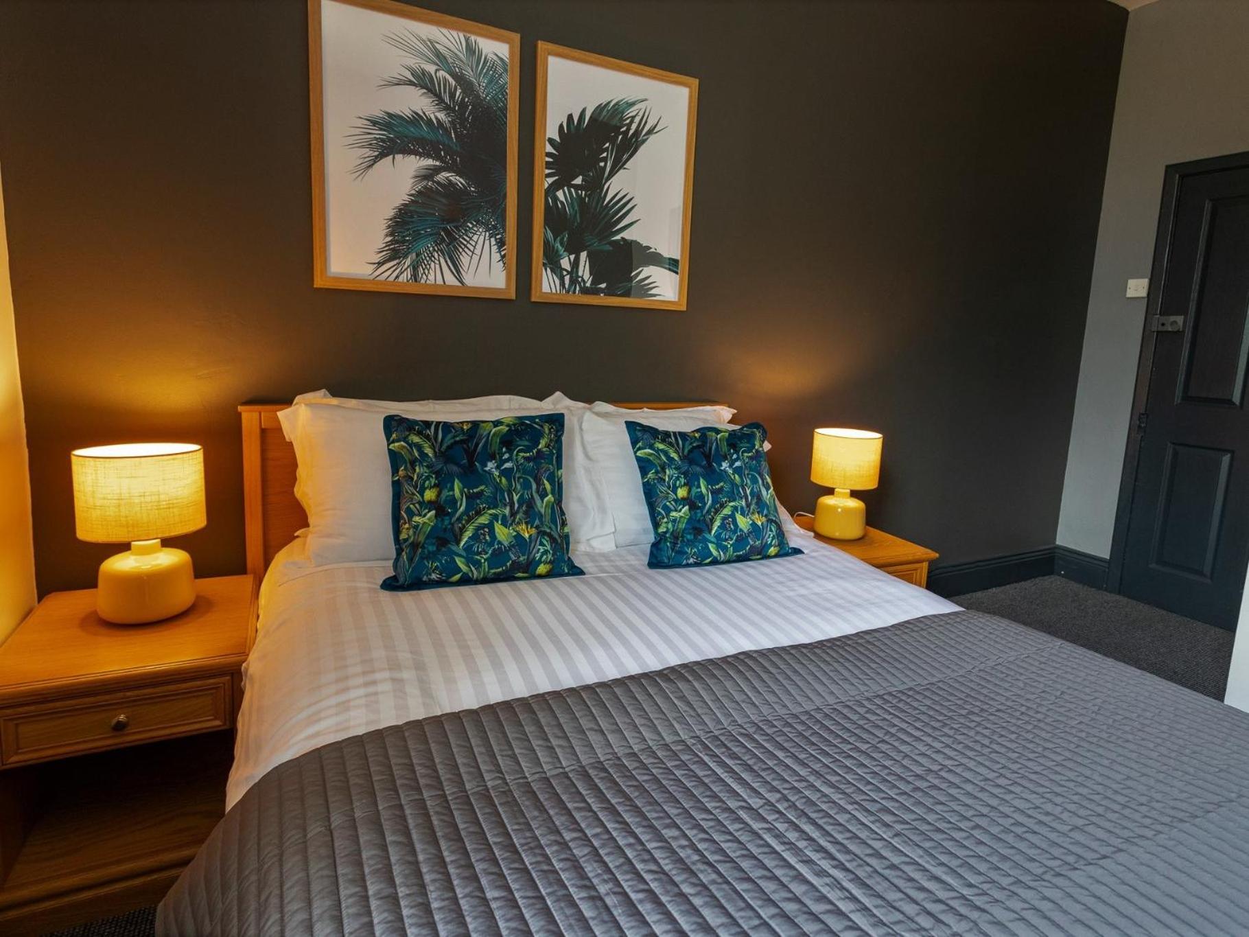 Double Room With Private Bathroom photo 1
