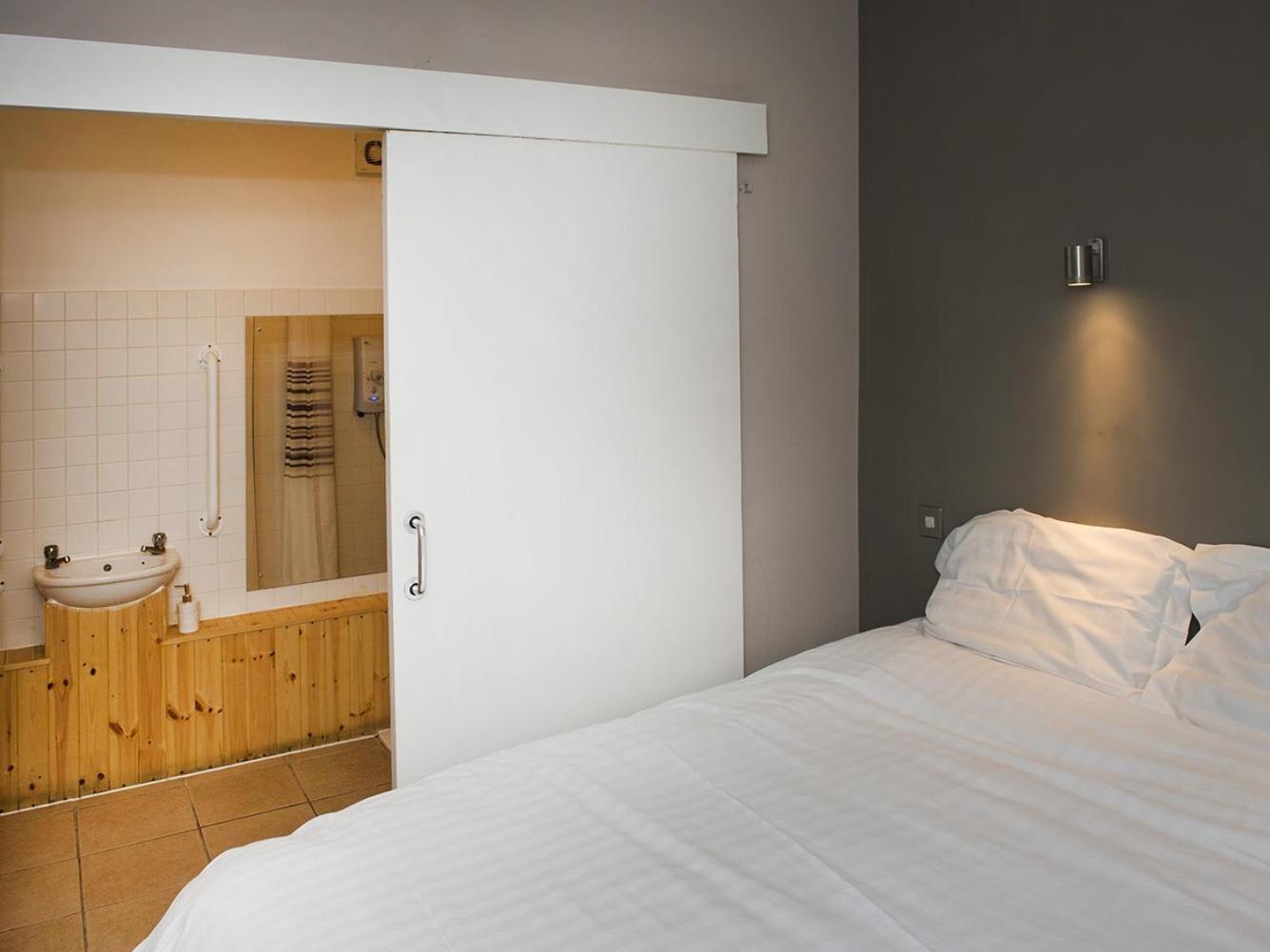 Double Room with Private Bathroom photo 1