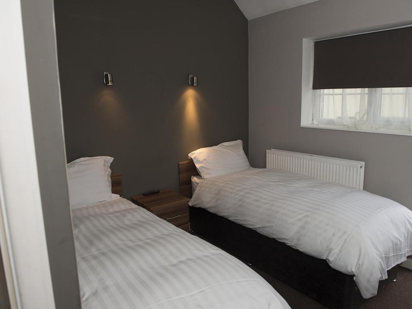 Twin Room with Shower photo 1