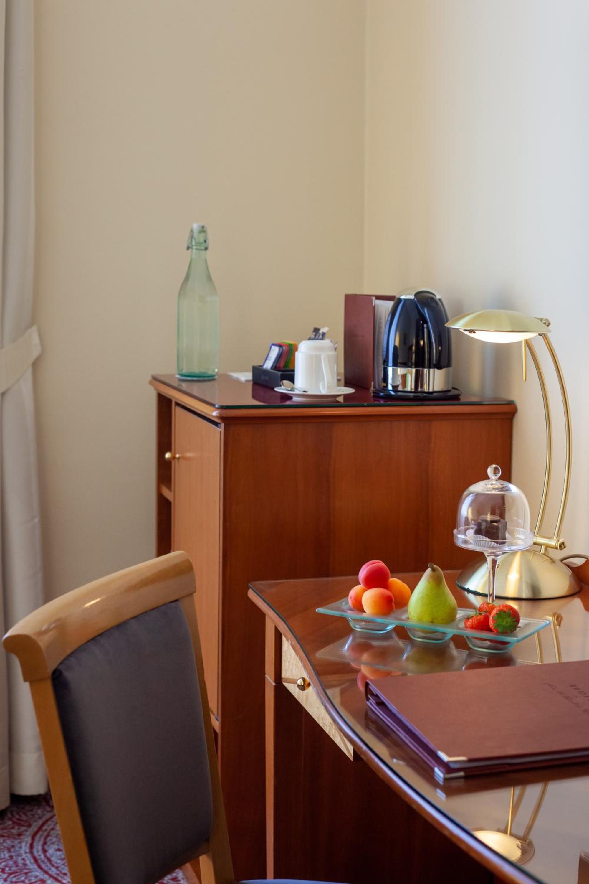 Classic Double Room thumbnail 5