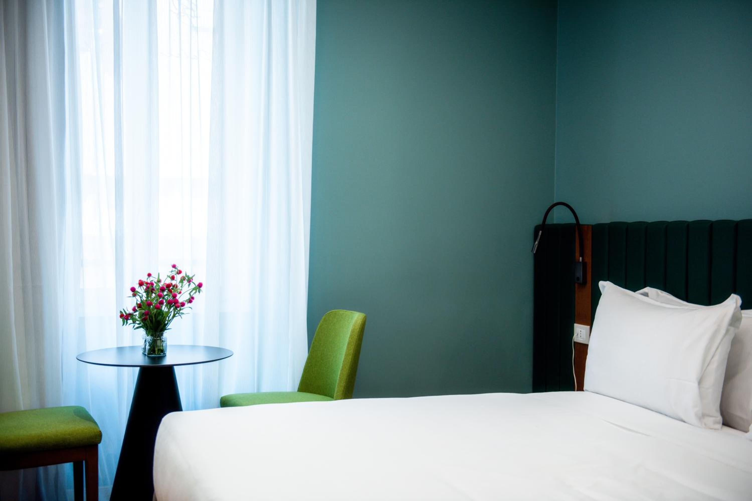 Superior Double Room thumbnail 6