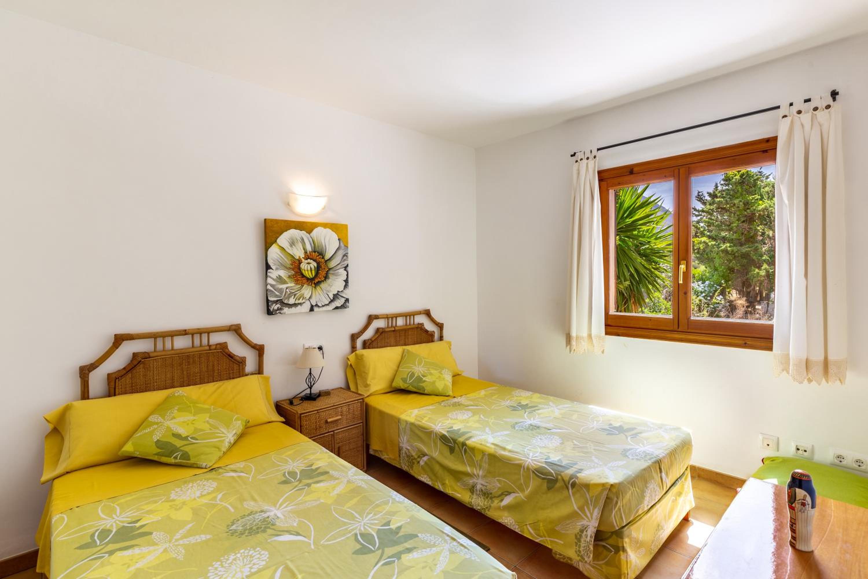 Three-Bedroom House thumbnail 6