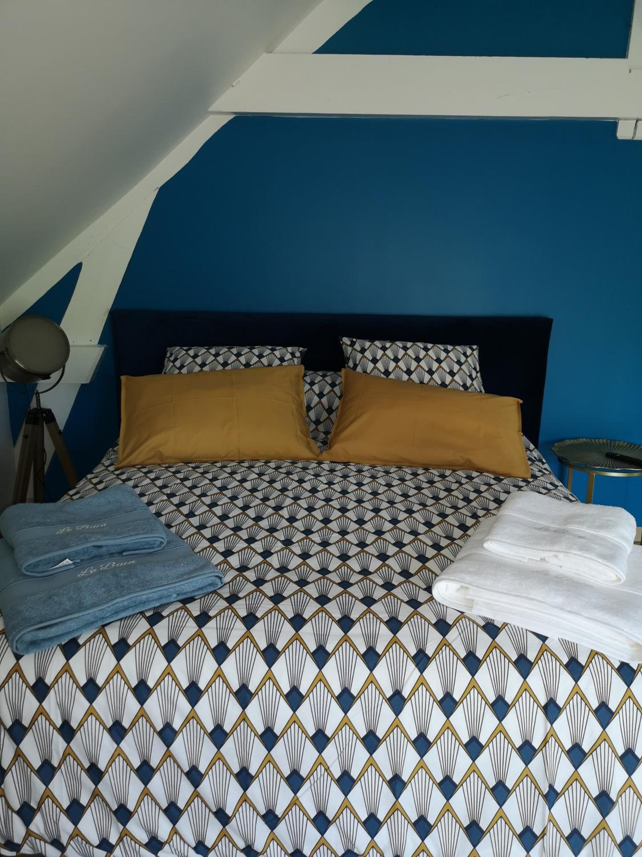 Quadruple Room with Private Bathroom - Photo 3