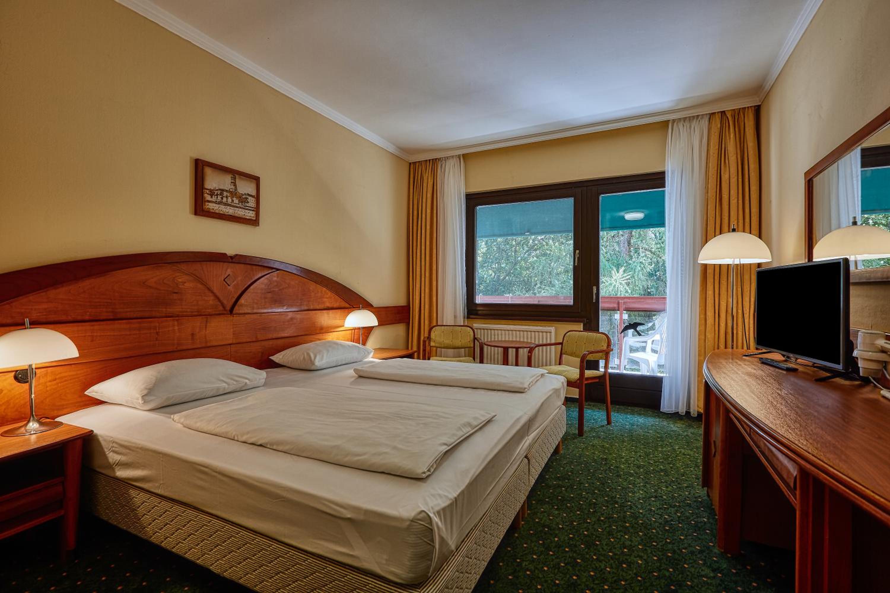 Double Room with Park View - Photo 1