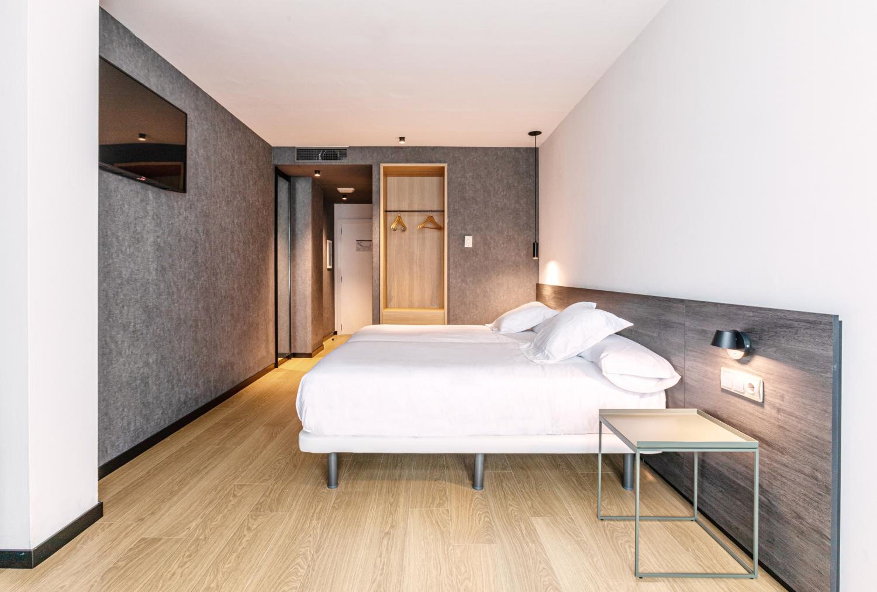 Twin Room - Photo 5