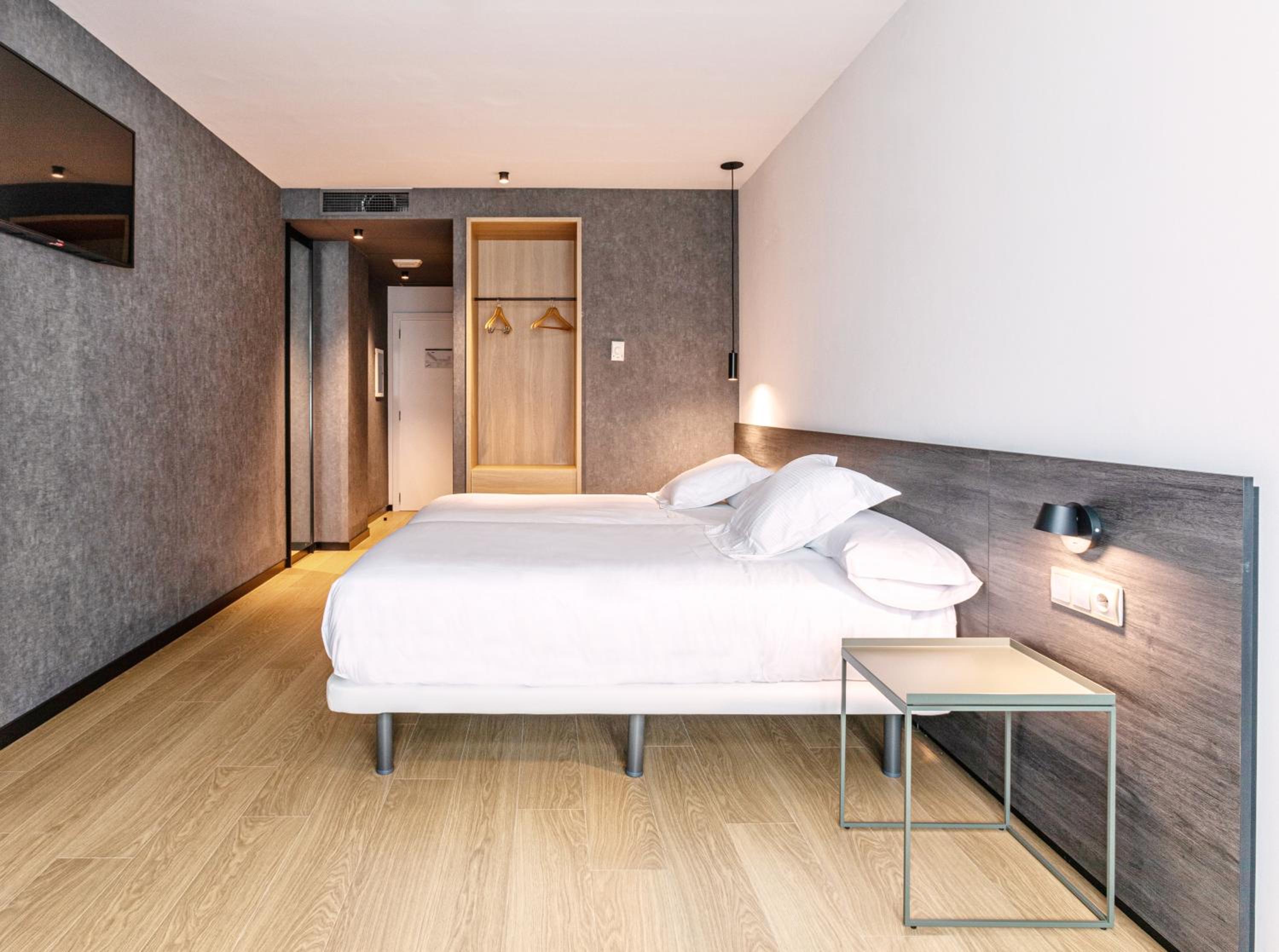Twin Room - Disability Access - Photo 2