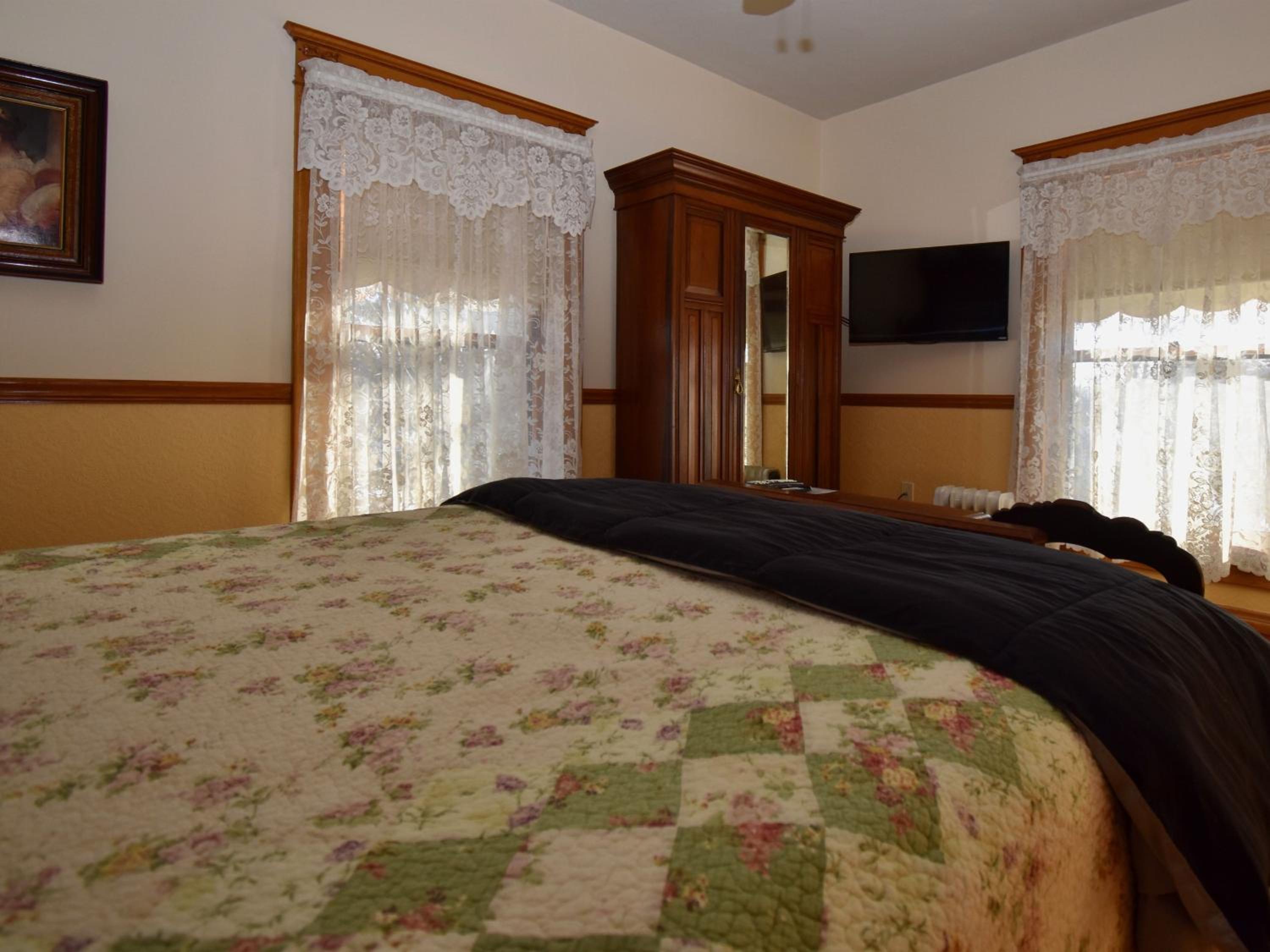 Standard Queen Room photo 2
