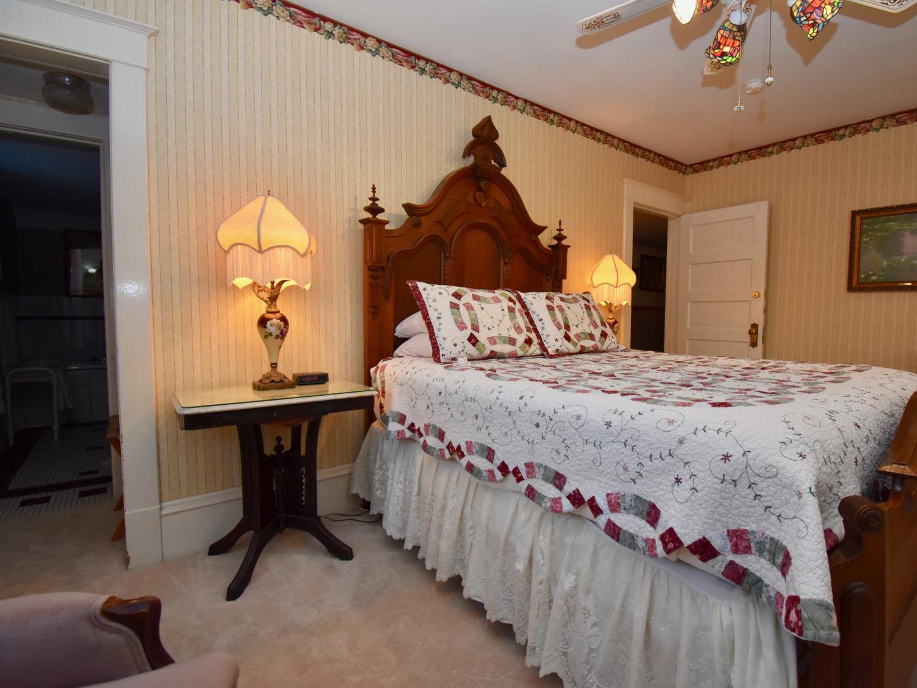 Queen Room photo 3