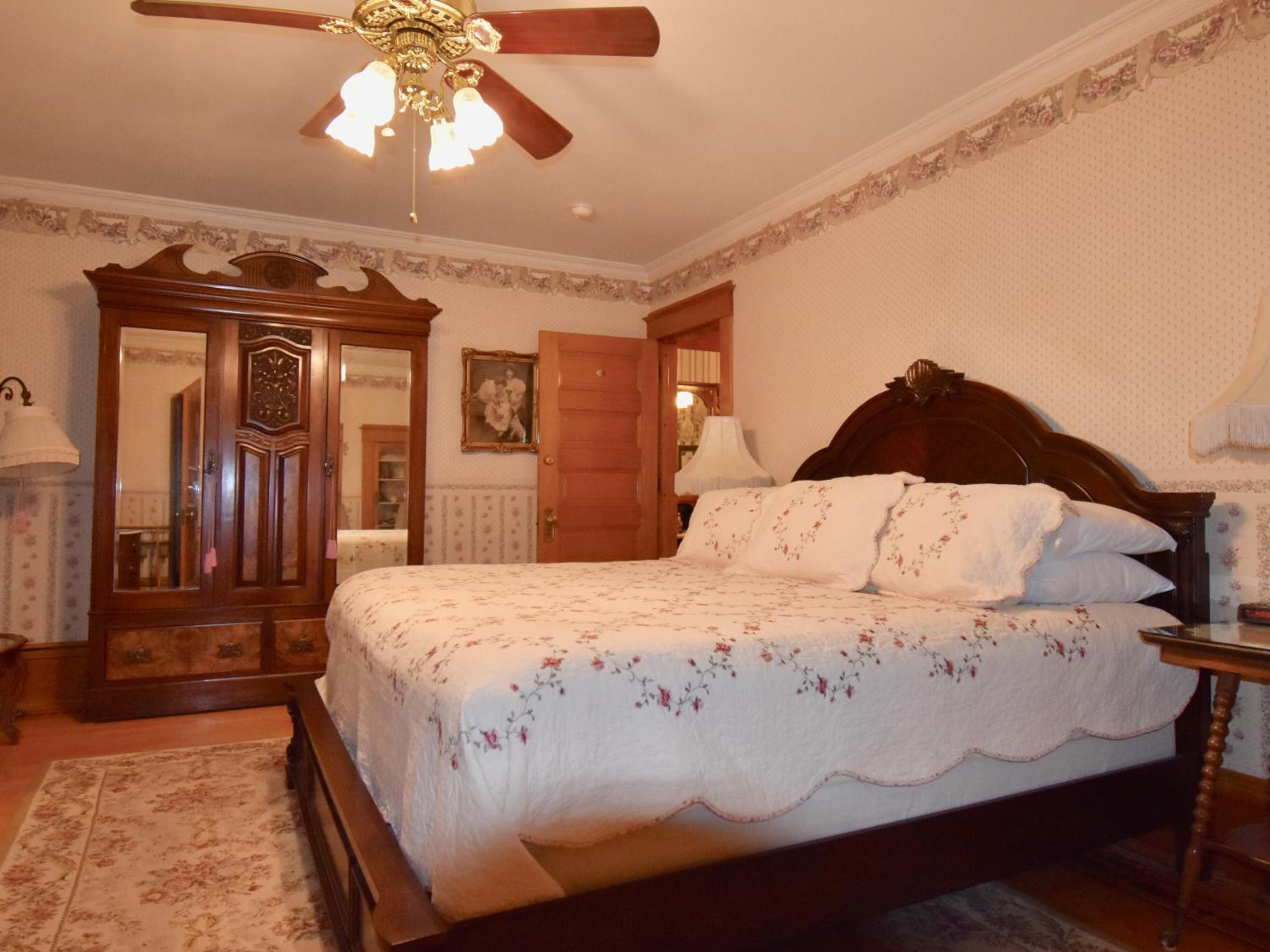 Deluxe King Room photo 3