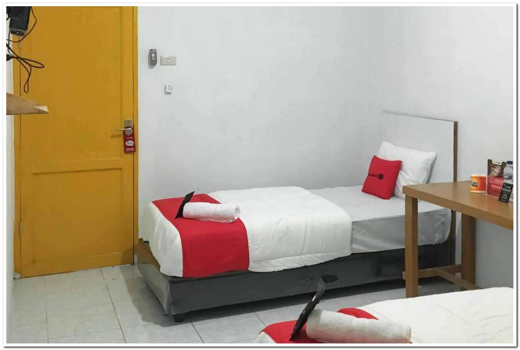 Standard Twin Room - Photo 2
