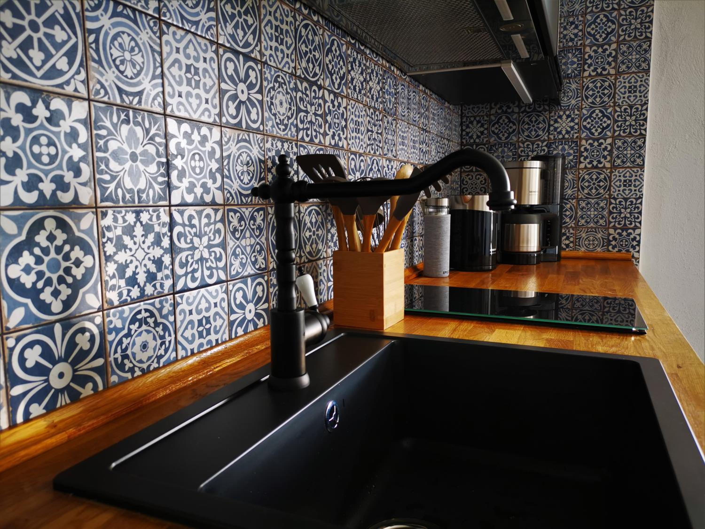 Apartment with Shower - Photo 5