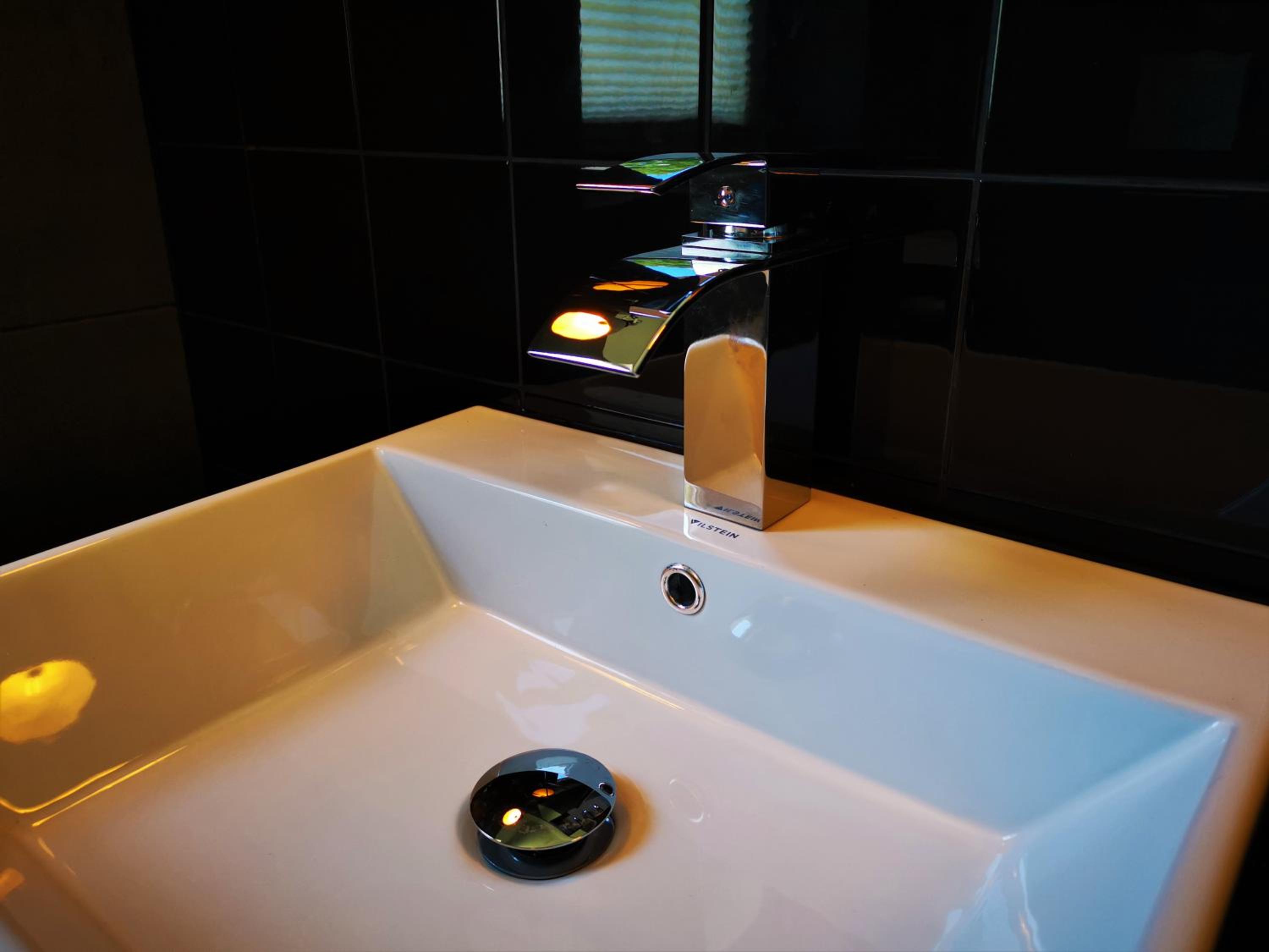 Apartment with Shower - Photo 10