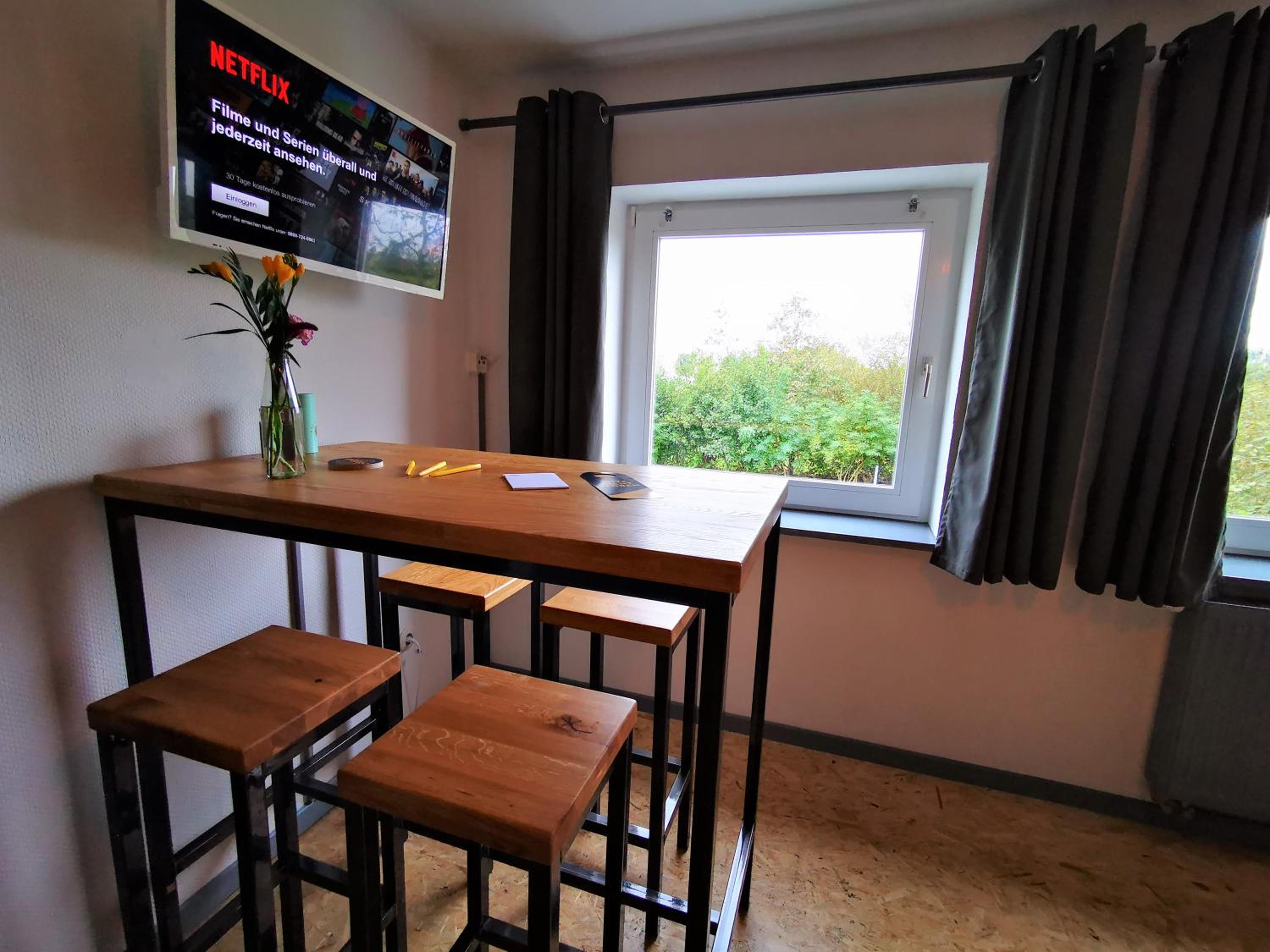 Deluxe One-Bedroom Apartment - Photo 19