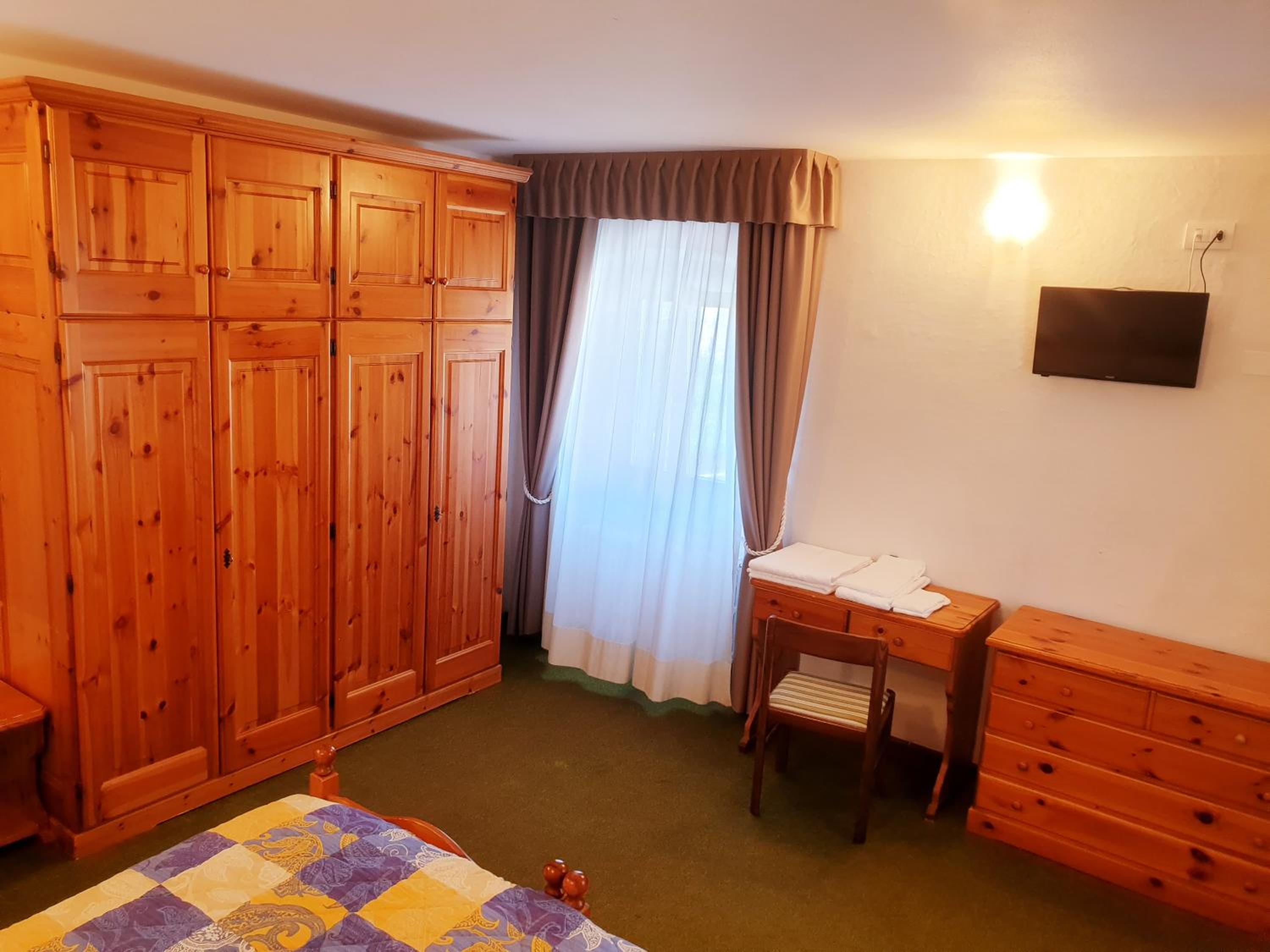 Double Room with Mountain View - Photo 2