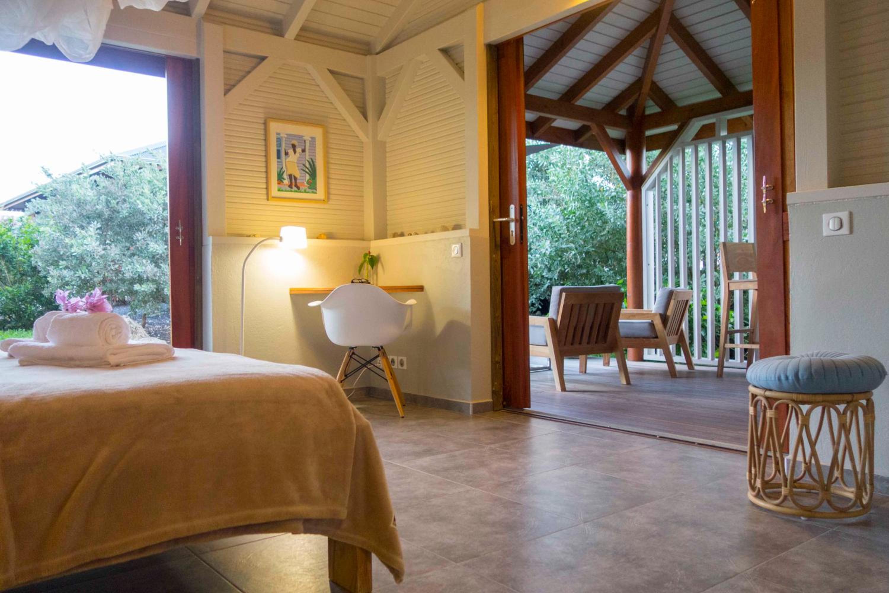 Deluxe Bungalow photo 2