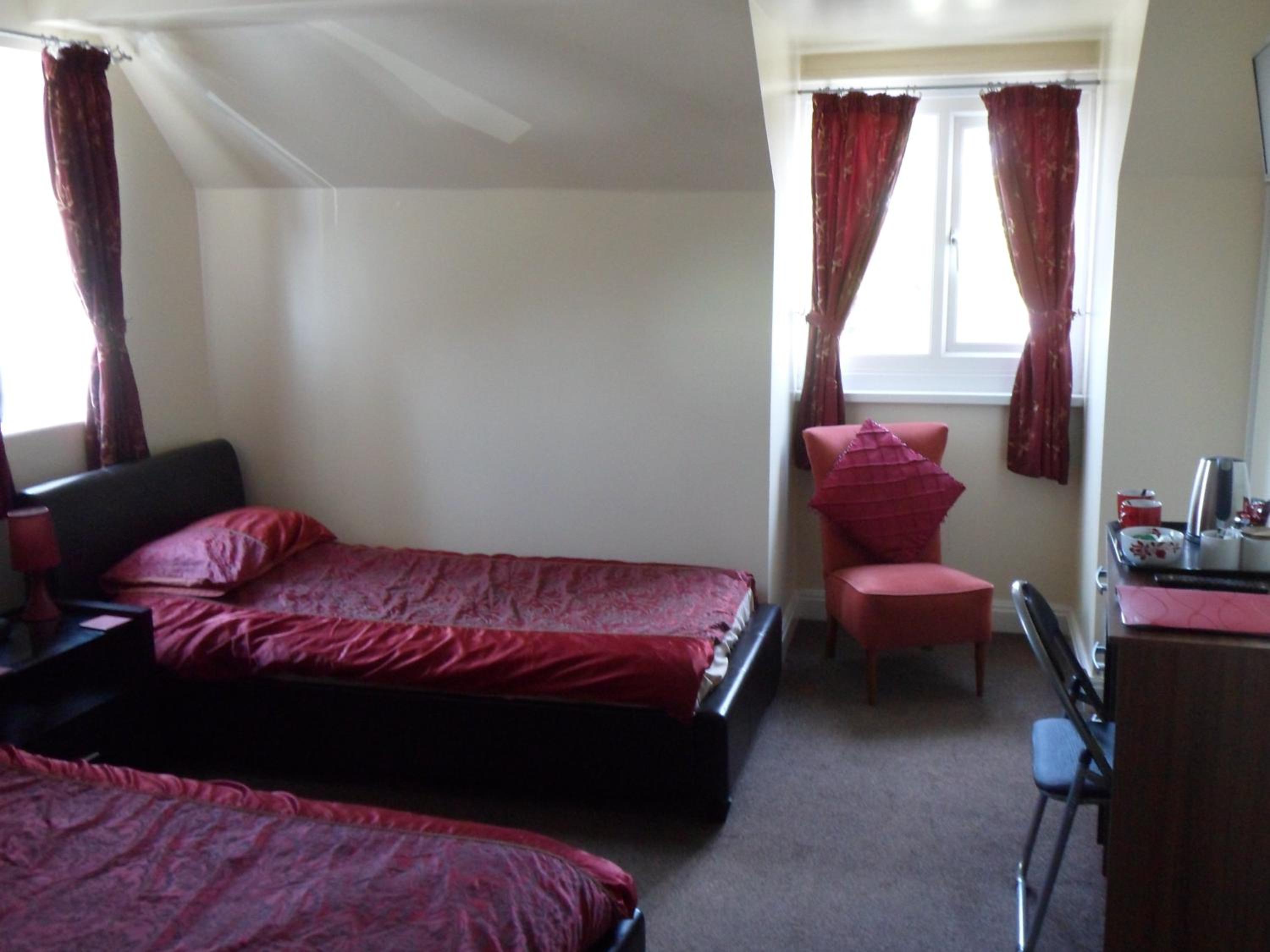 Twin Room with Shower - Photo 1
