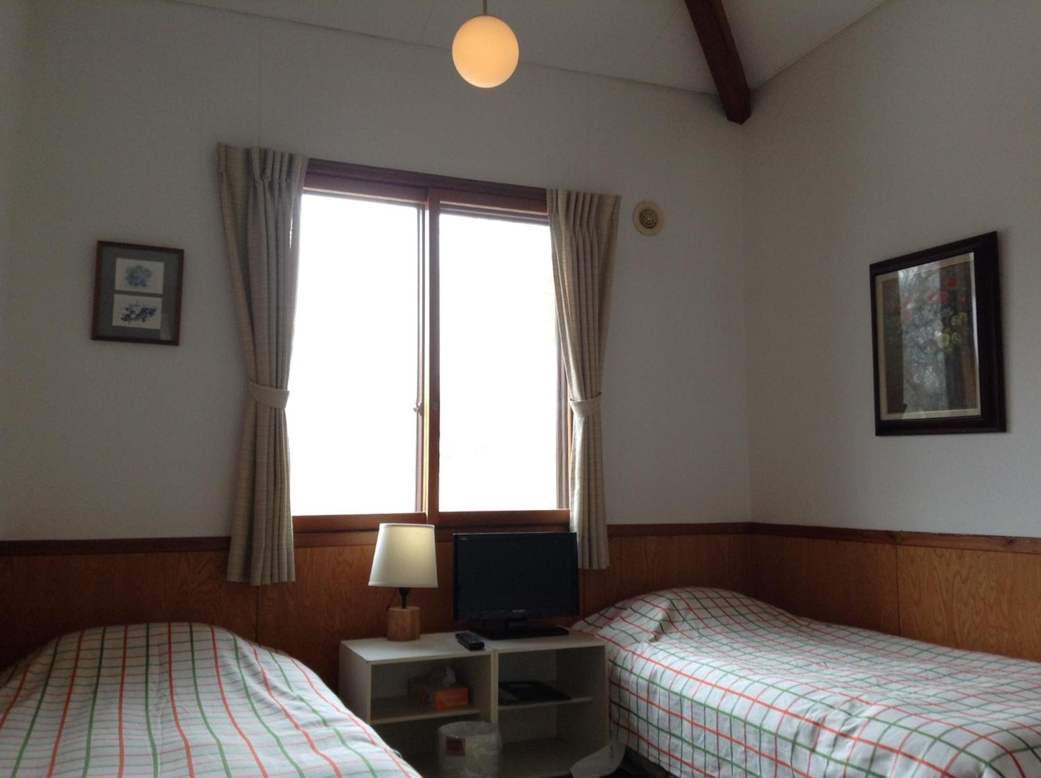 Twin Room - Photo 2